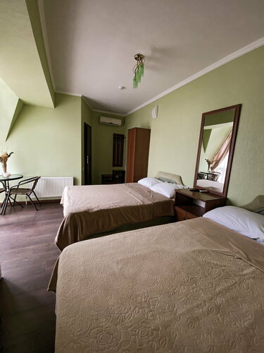 Четырехместный номер с балконом