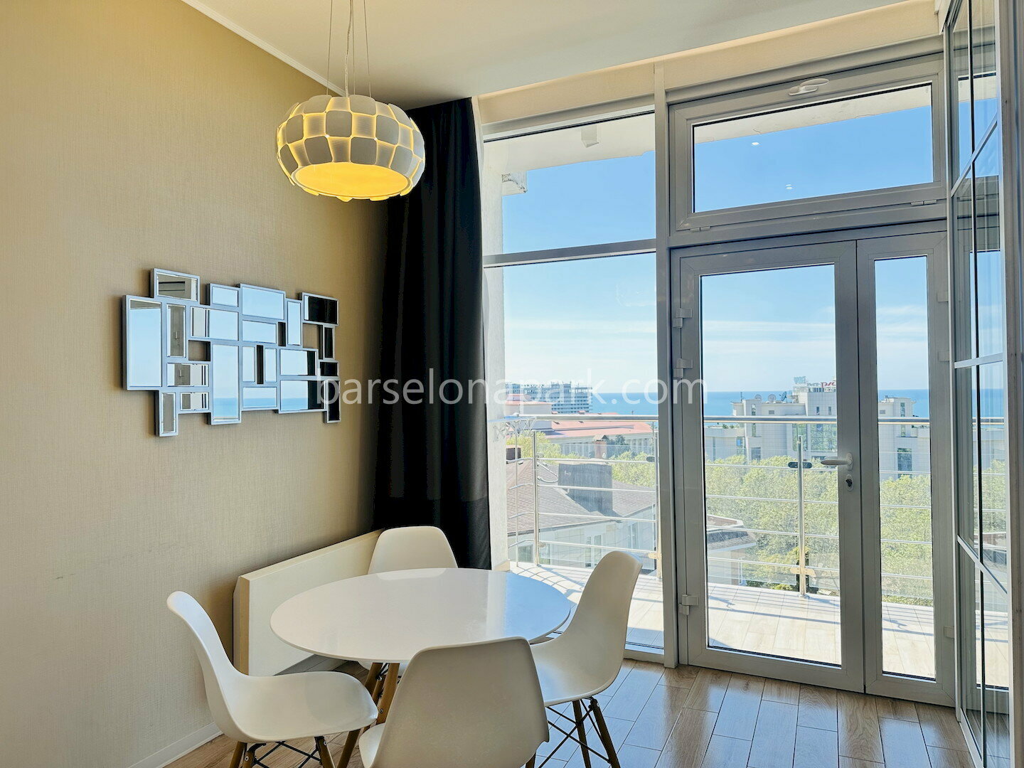 Невероятная студия с видом на море