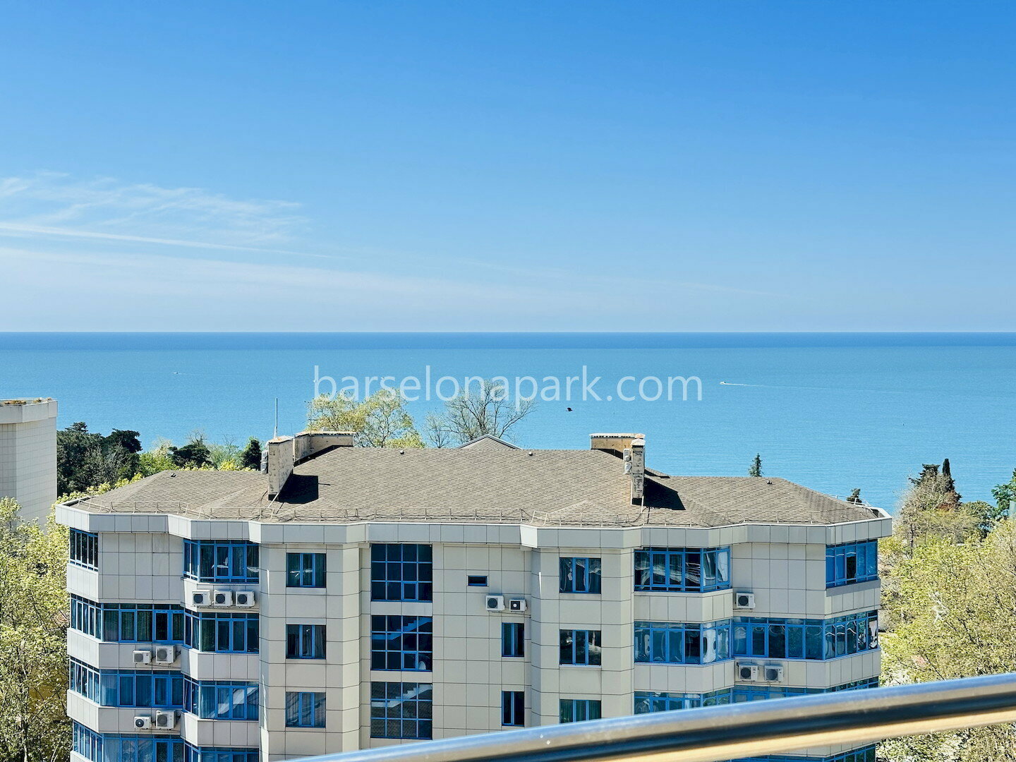 Невероятная студия с видом на море