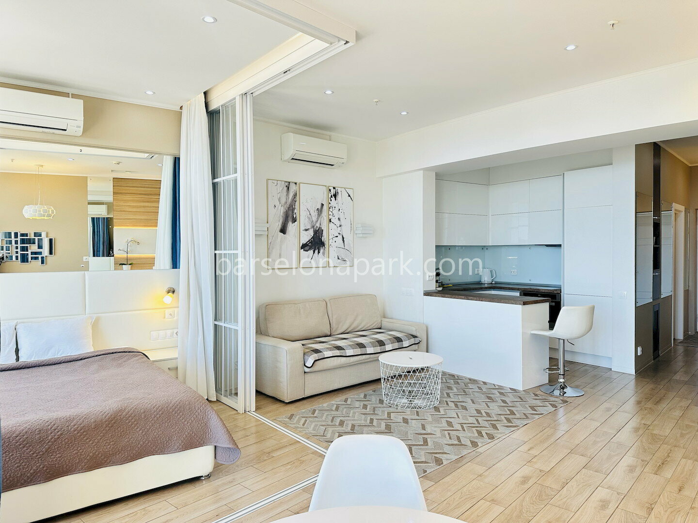 Невероятная студия с видом на море