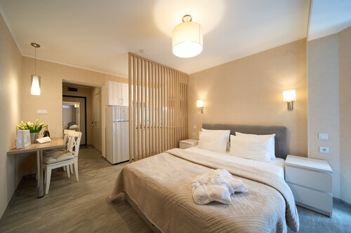 Апартаменты "Standard + " (Боковой вид на море и внутренний двор)