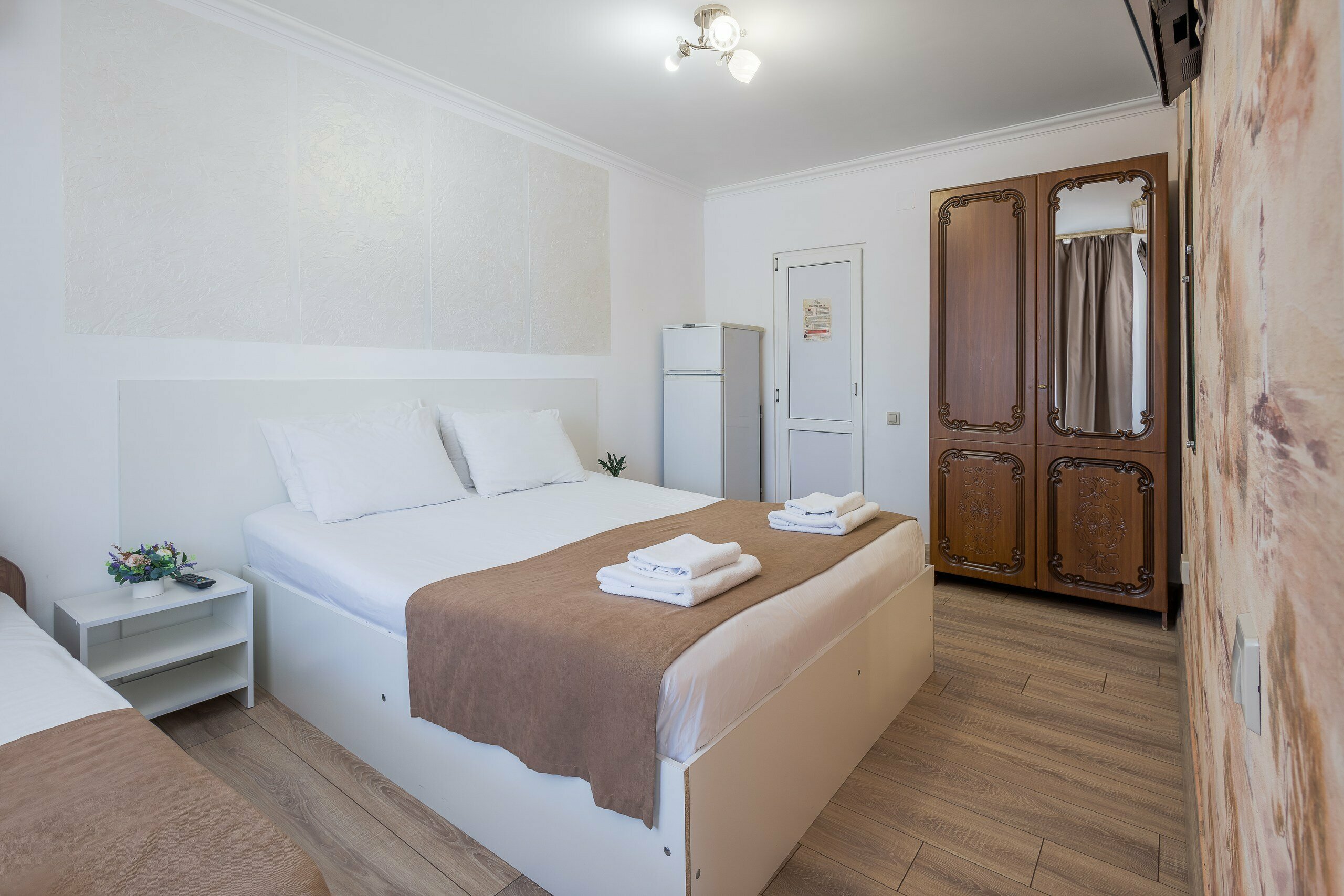 Трехместный номер с видом на горы