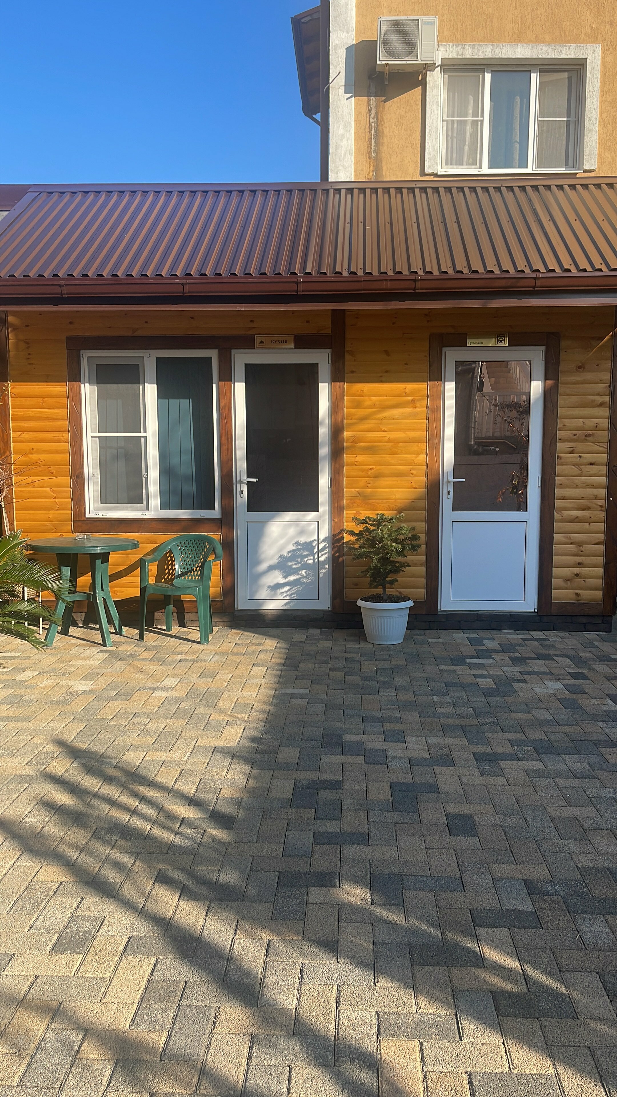 Трехместный номер с балконом