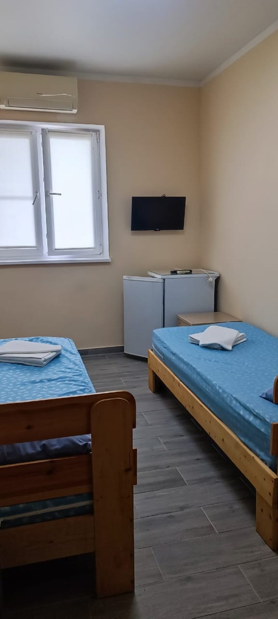 Двухместный номер эконом-класса с общими удобствами на этаже