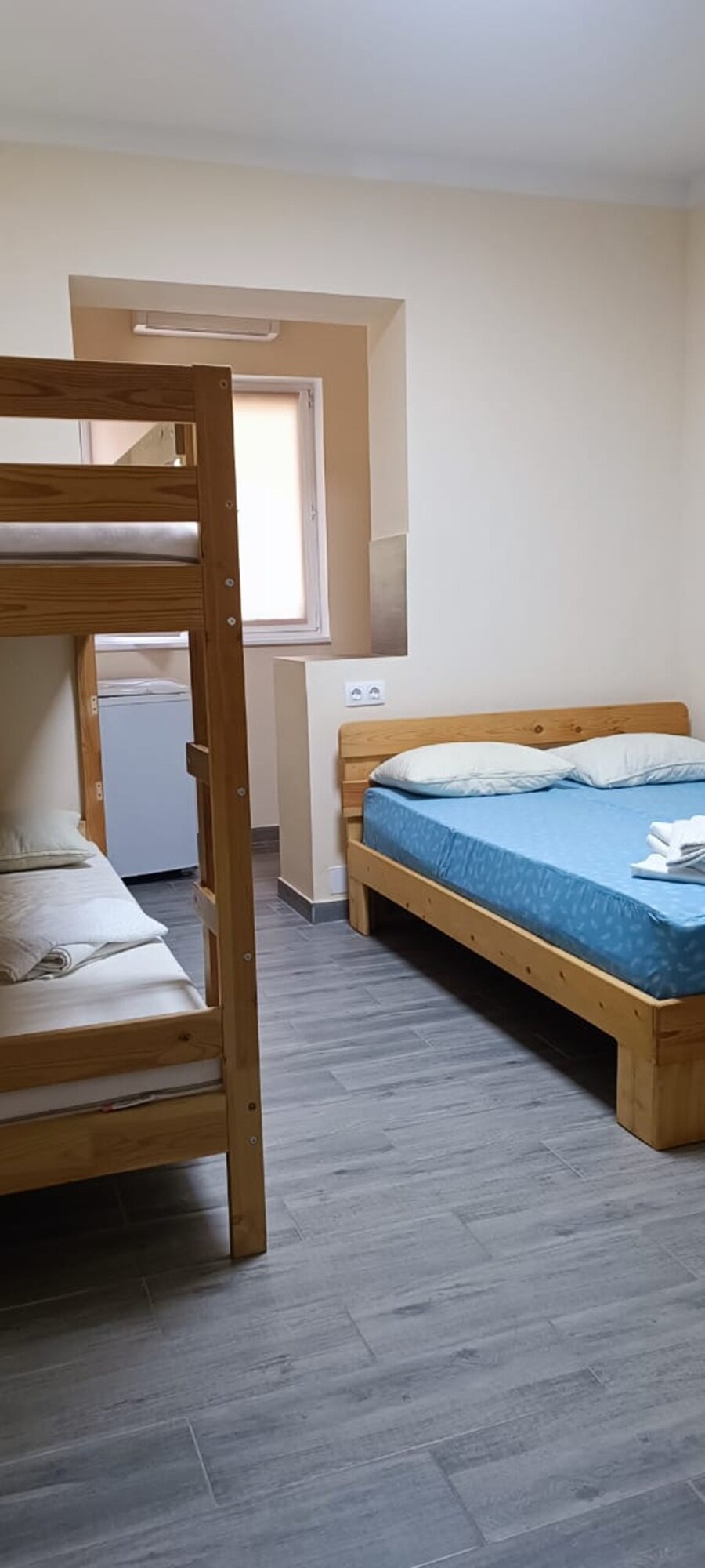 Четырехместный номер с ванной комнатой