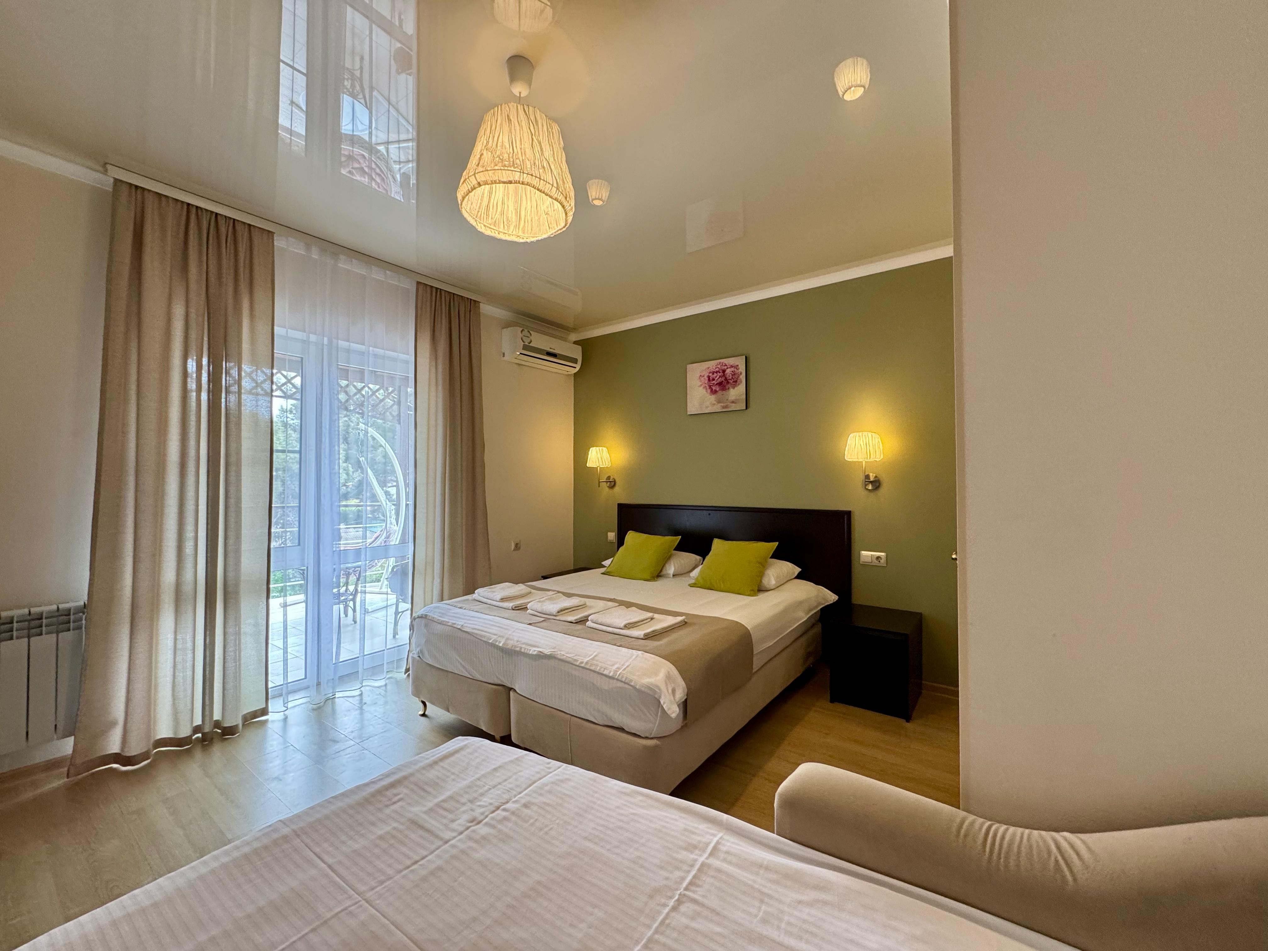 Трёхместный с террасой