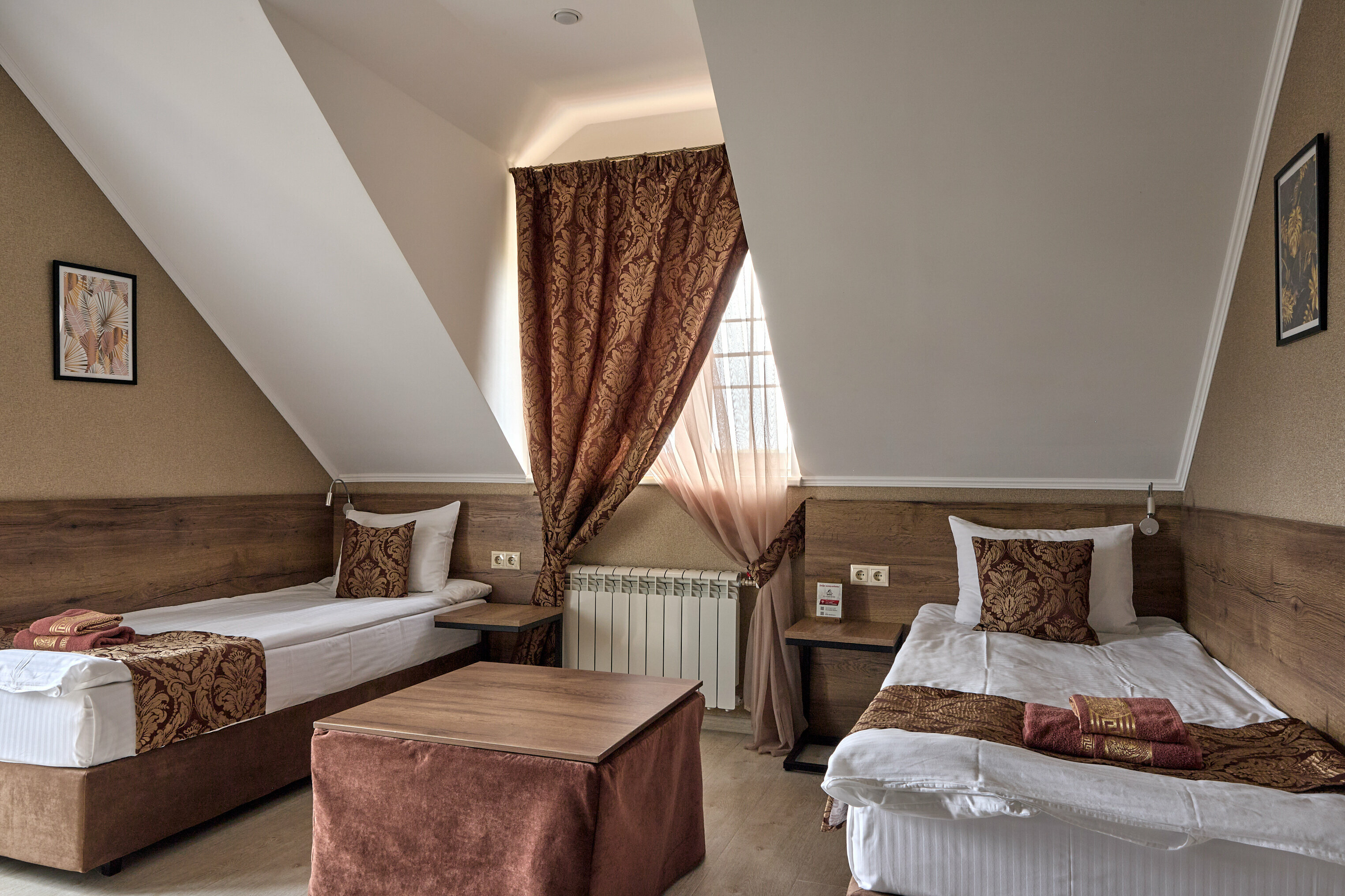 Двухместный номер с 2 отдельными кроватями и балконом