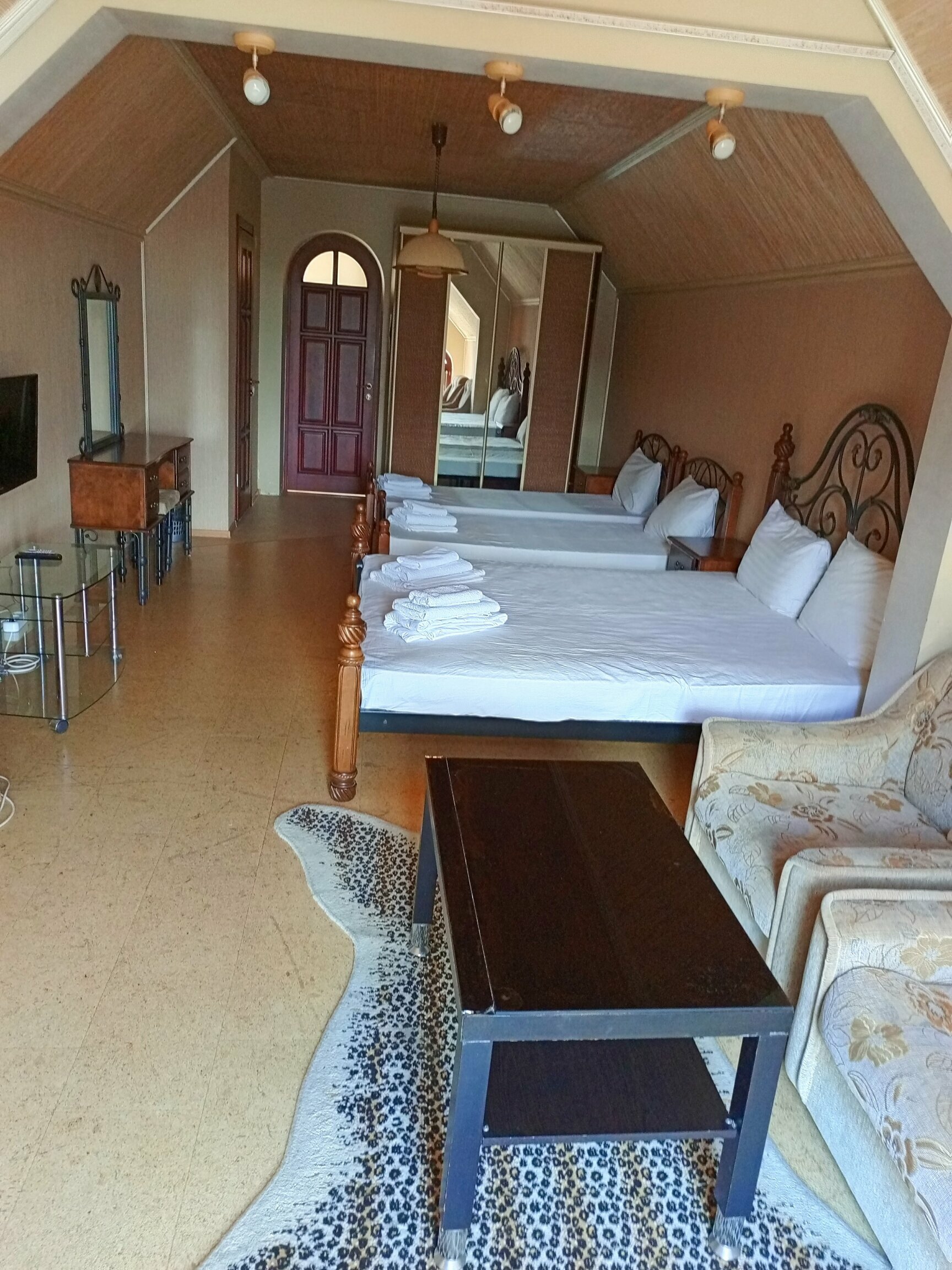 Улучшенный четырехместный номер