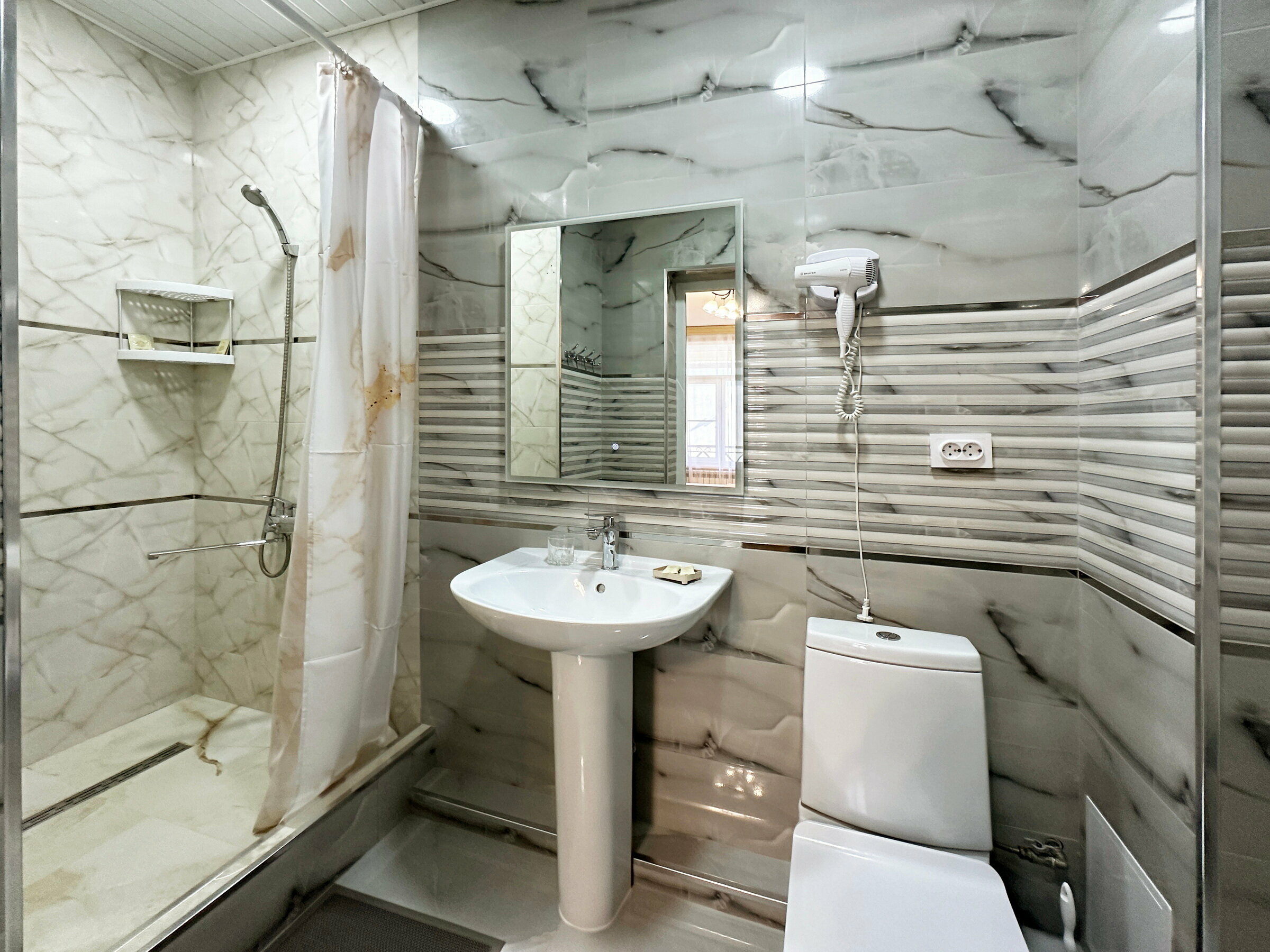 Двухместный номер с 2 отдельными кроватями и душем