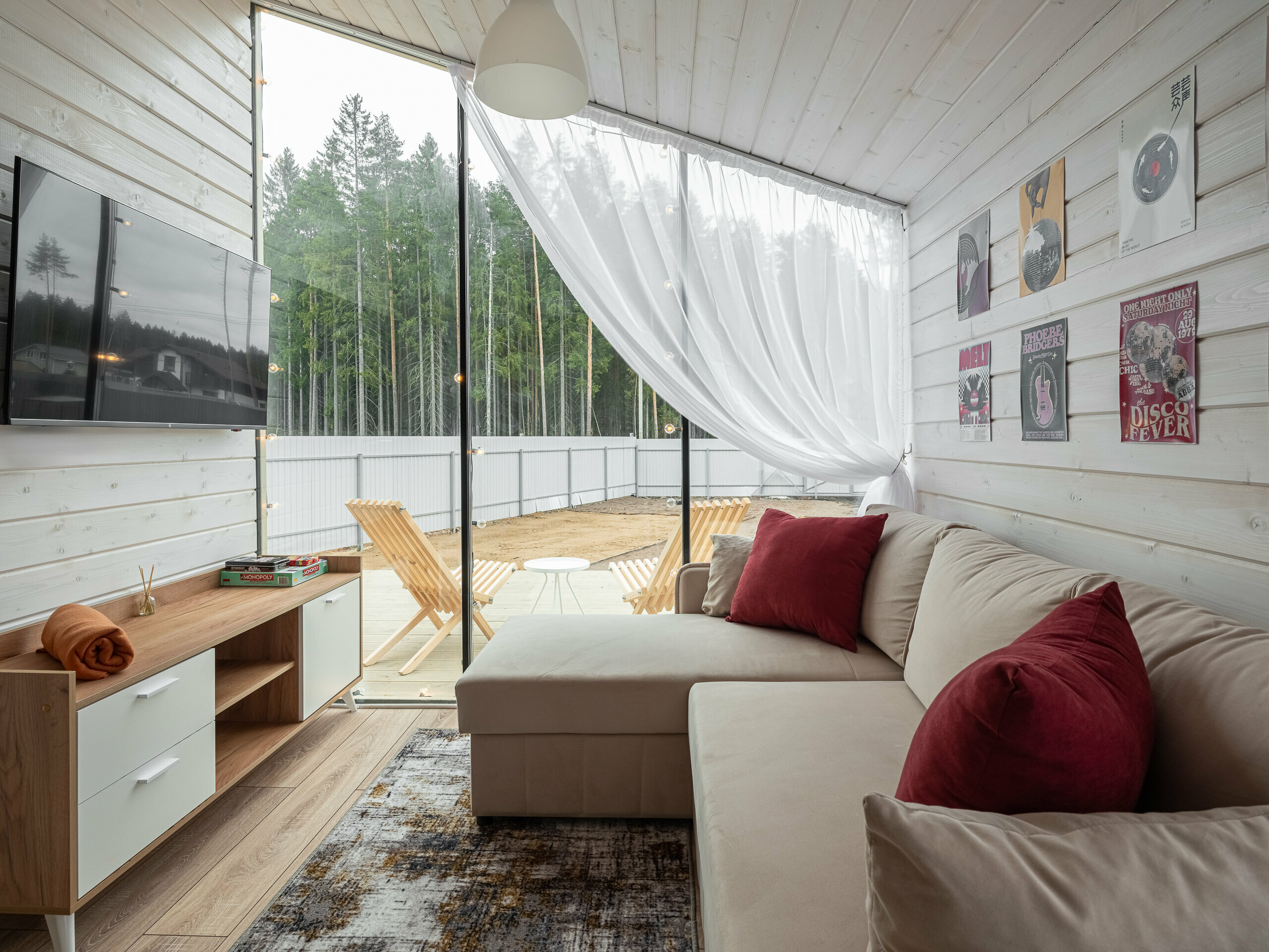 Дом с баней у леса