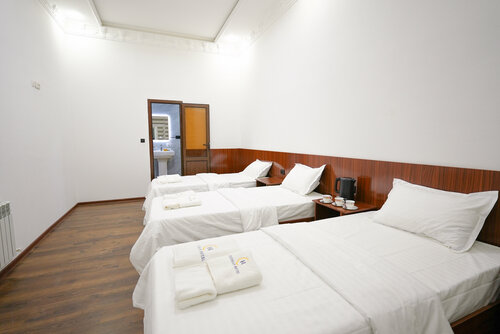 Классический трехместный номер в Чехран