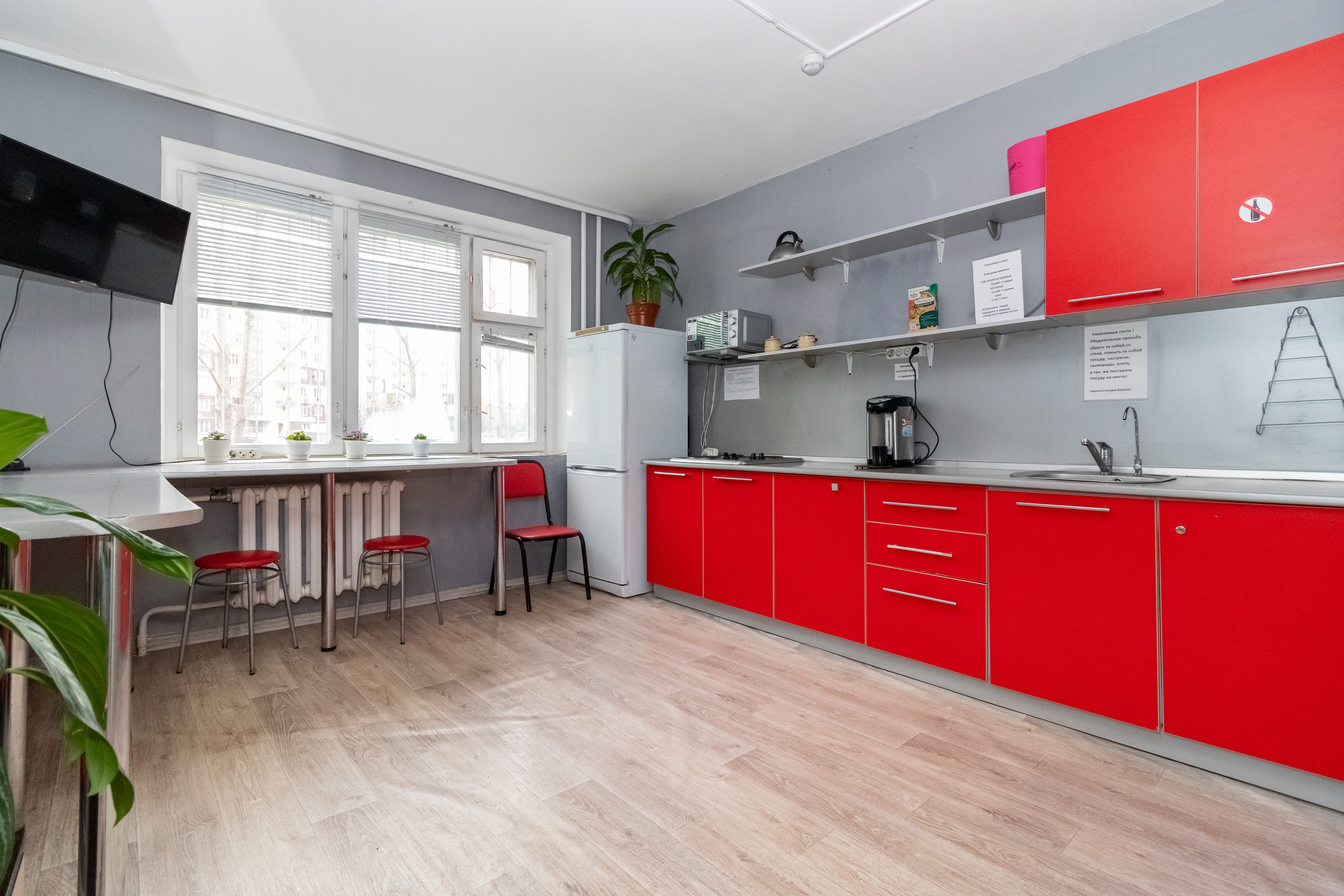 Спальное место на двухъярусной кровати в общем номере для мужчин и женщин