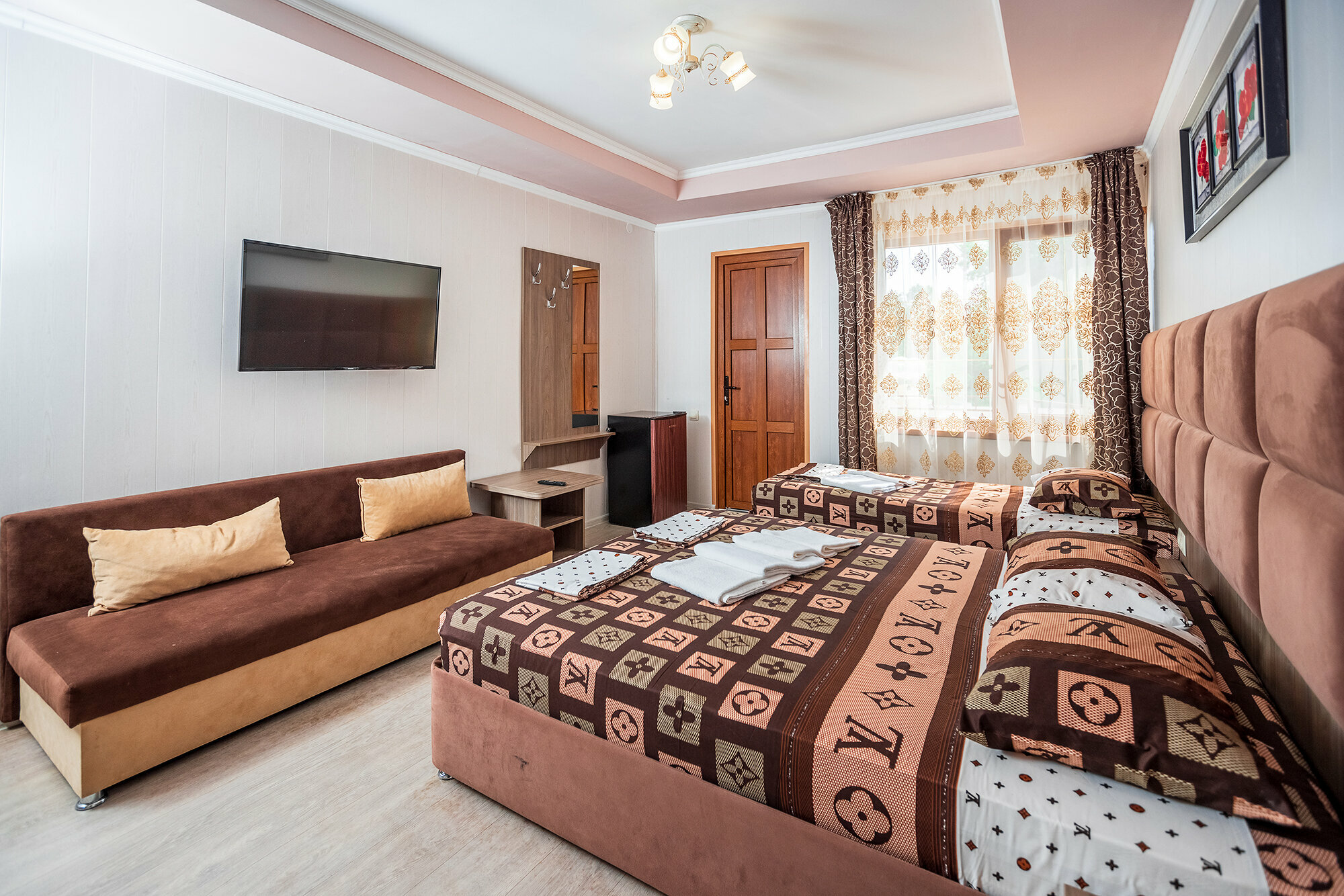 Люкс с видом на бассейн