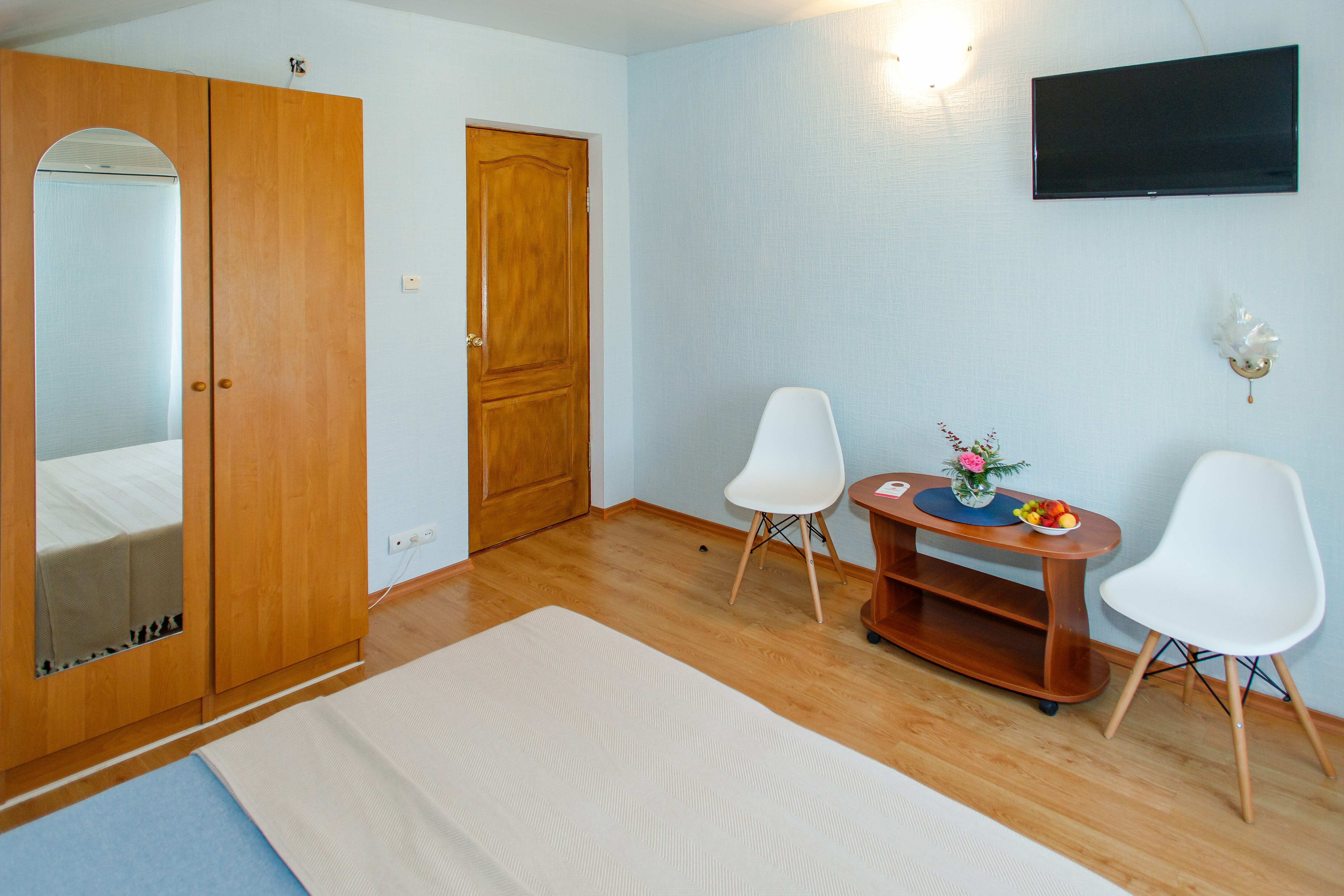 Двухместный номер с 1 кроватью или 2 отдельными кроватями и общей ванной комнатой