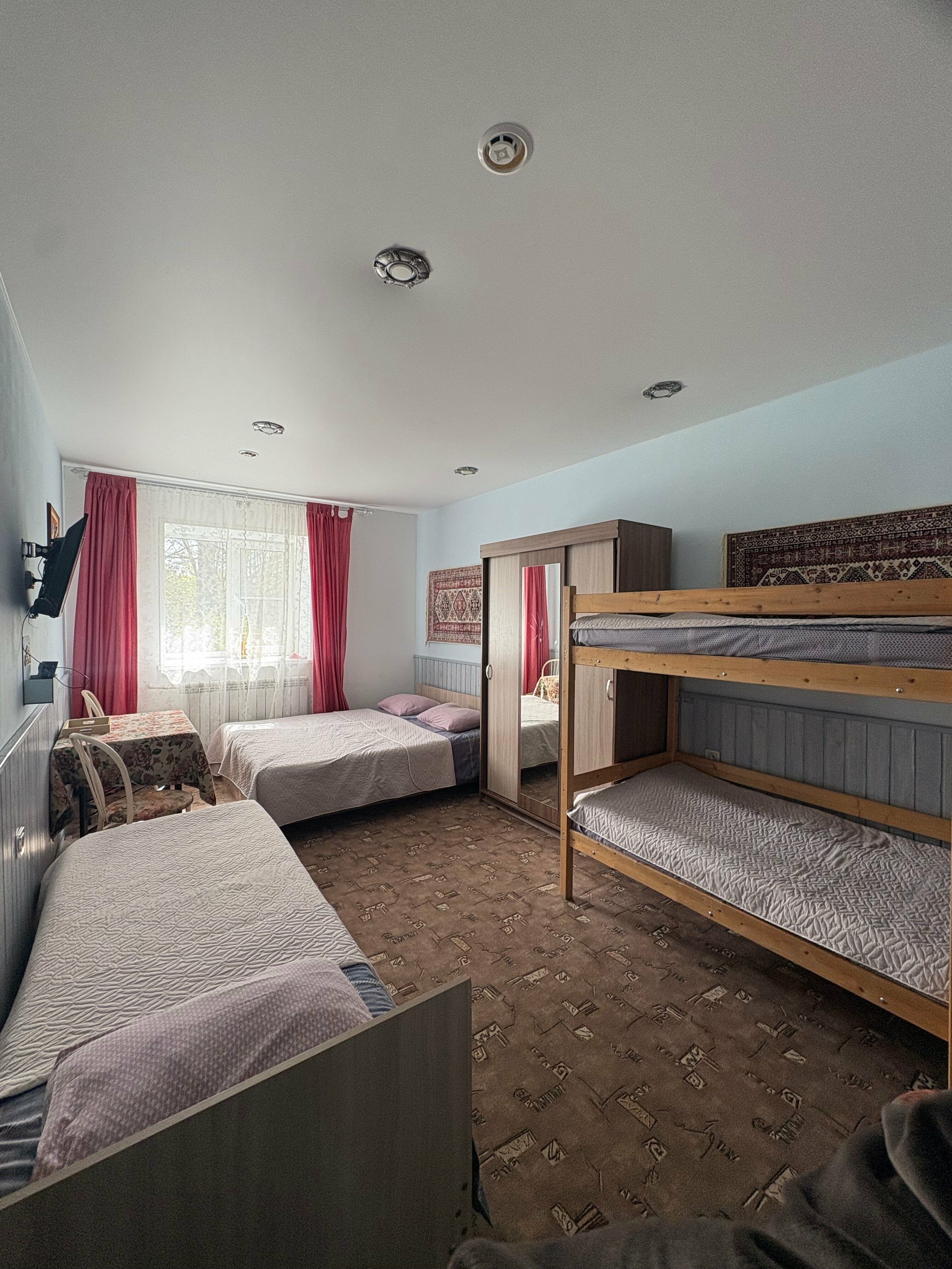 Четырехместный номер эконом класса