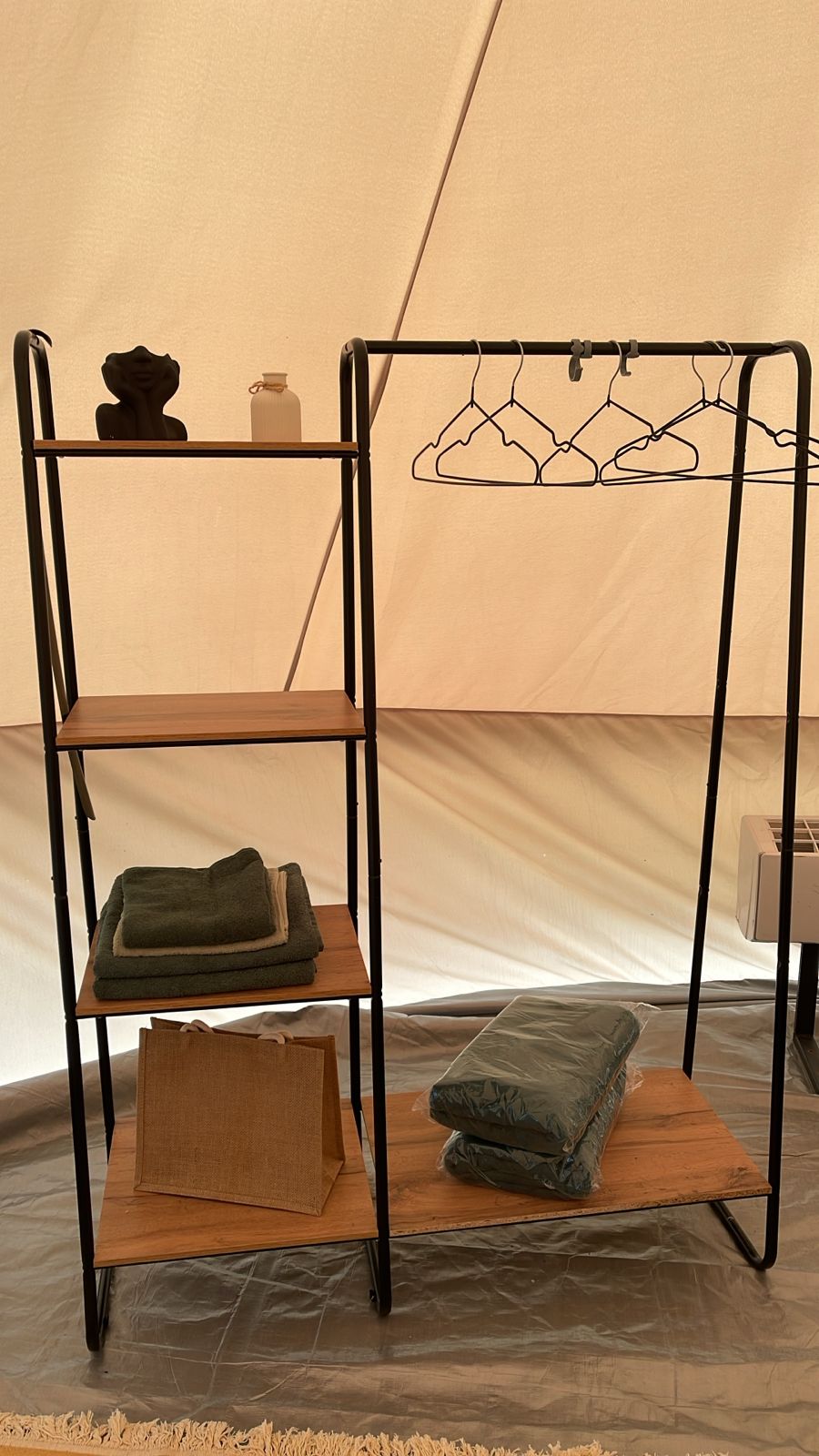 Шатер в саду