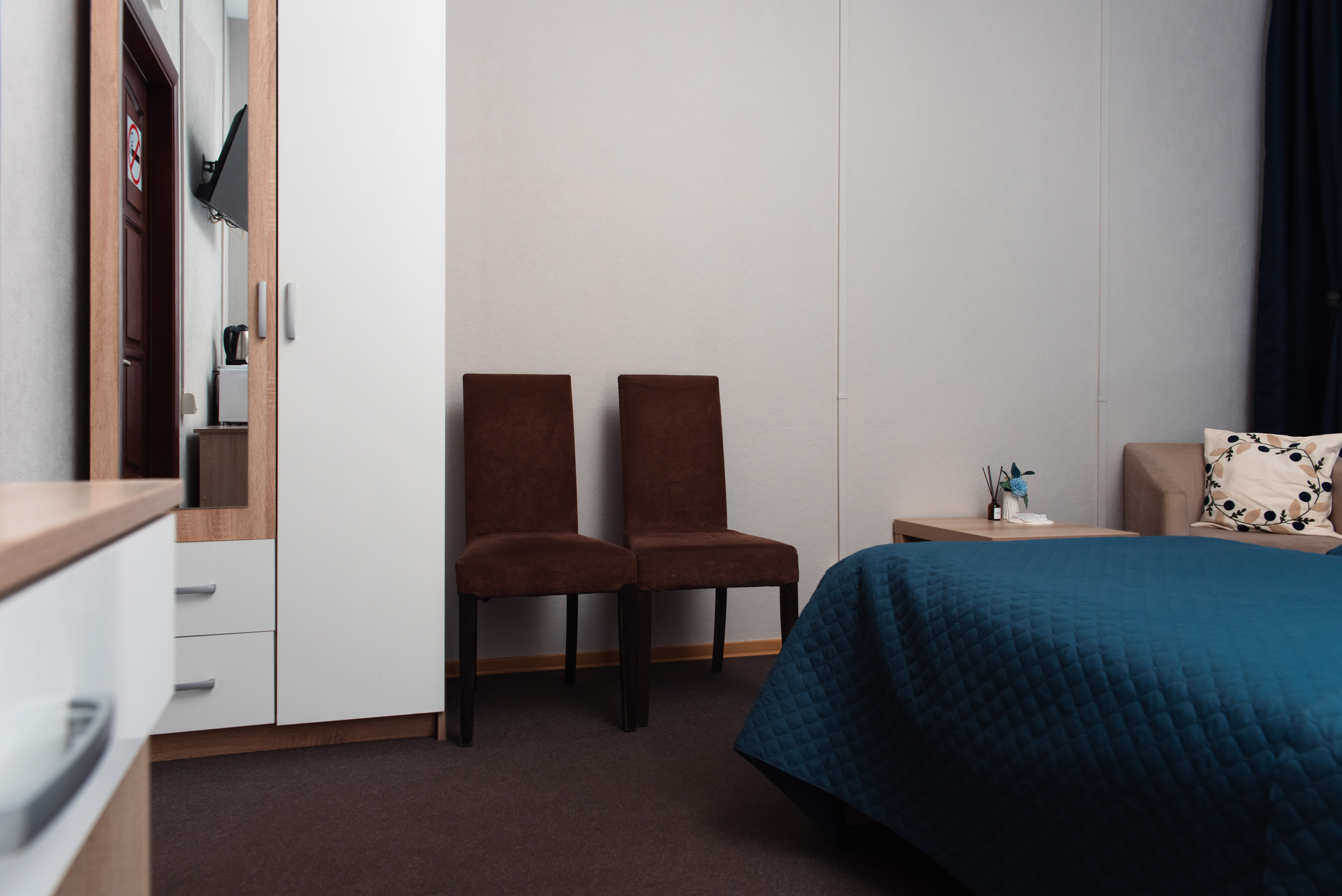 Двухместный номер с 2 отдельными кроватями и общей ванной комнатой