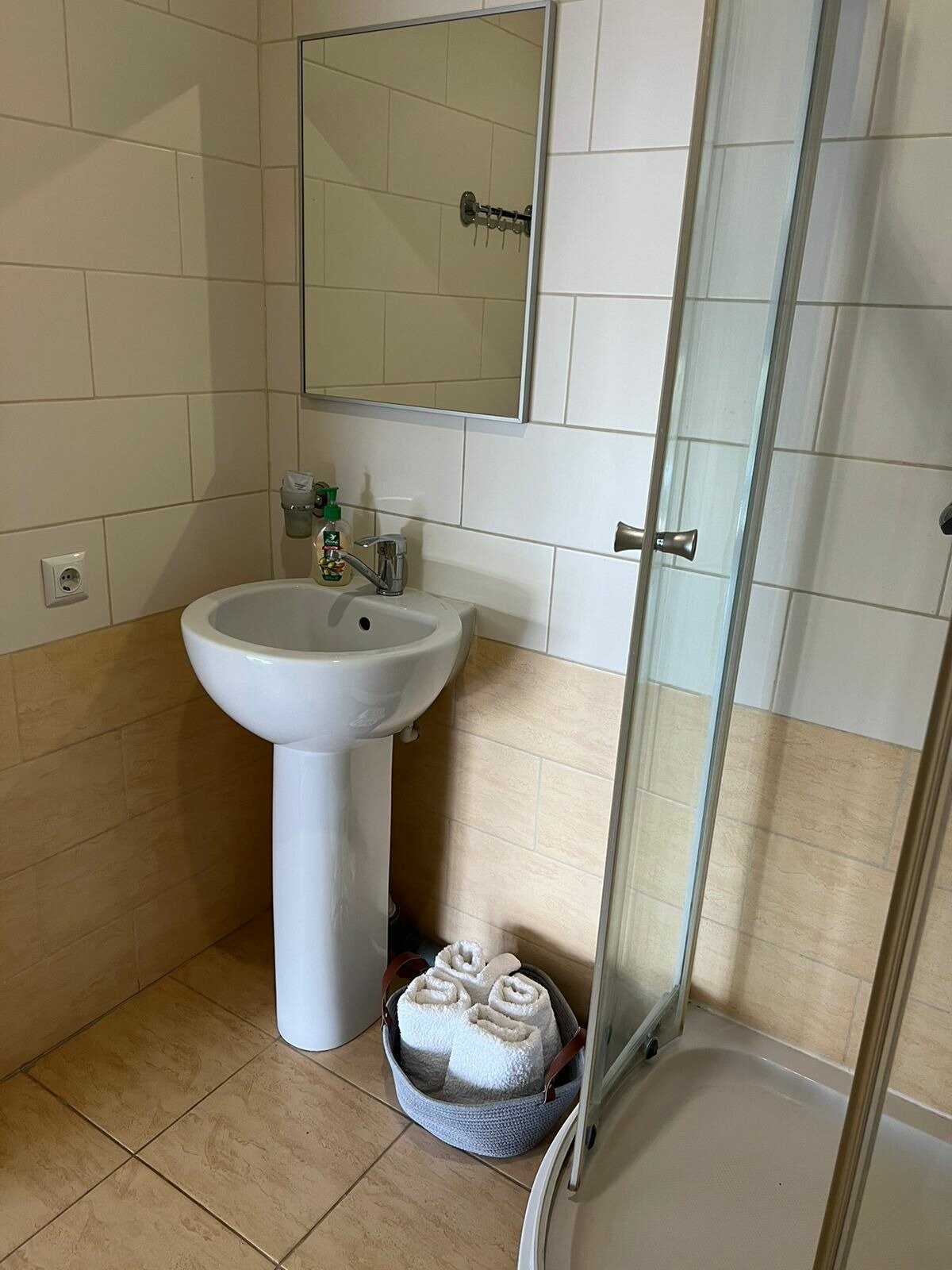 Трехместный номер с основными удобствами