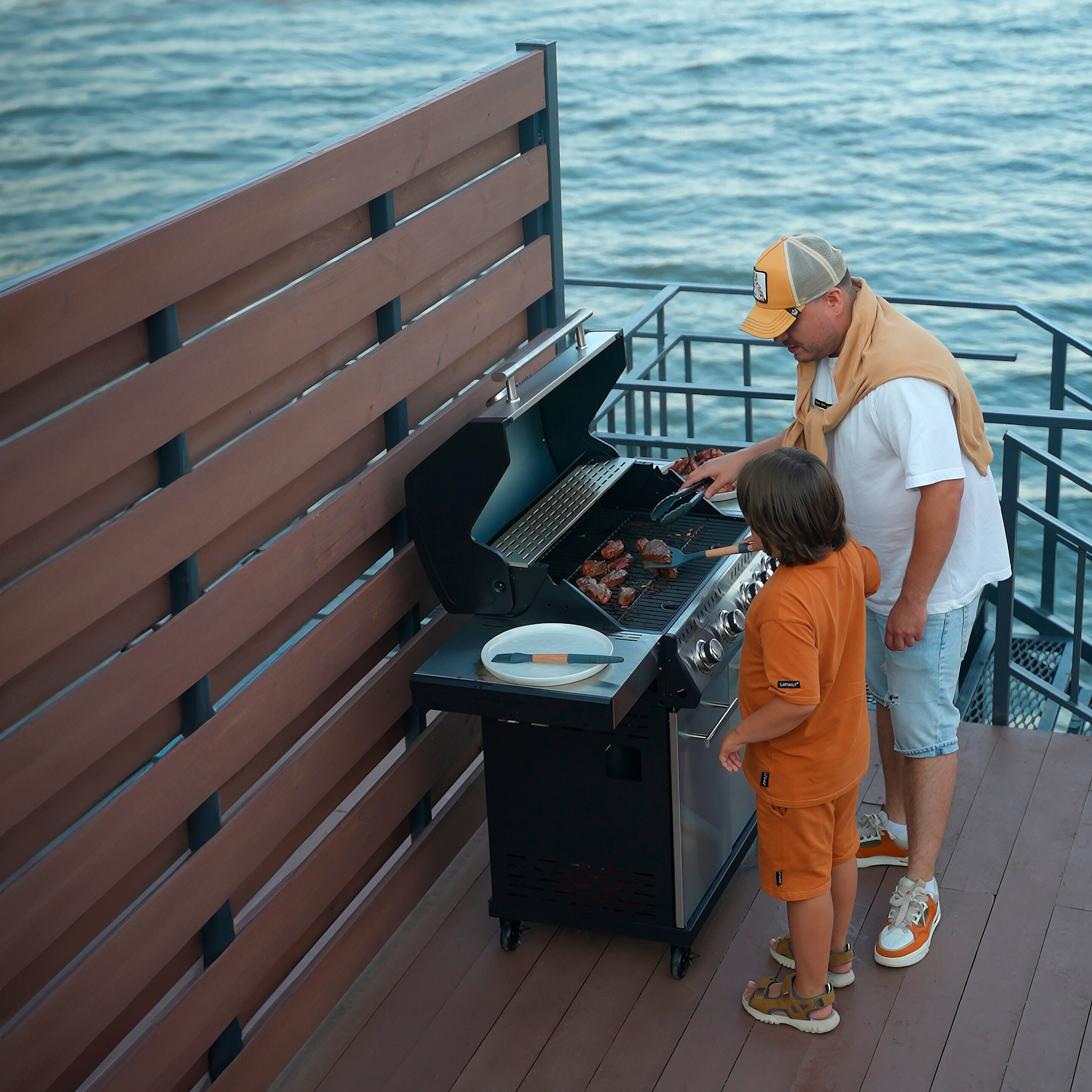 Глэмпинг с террасой, гриль-зоной и панорамным видом на Волгу