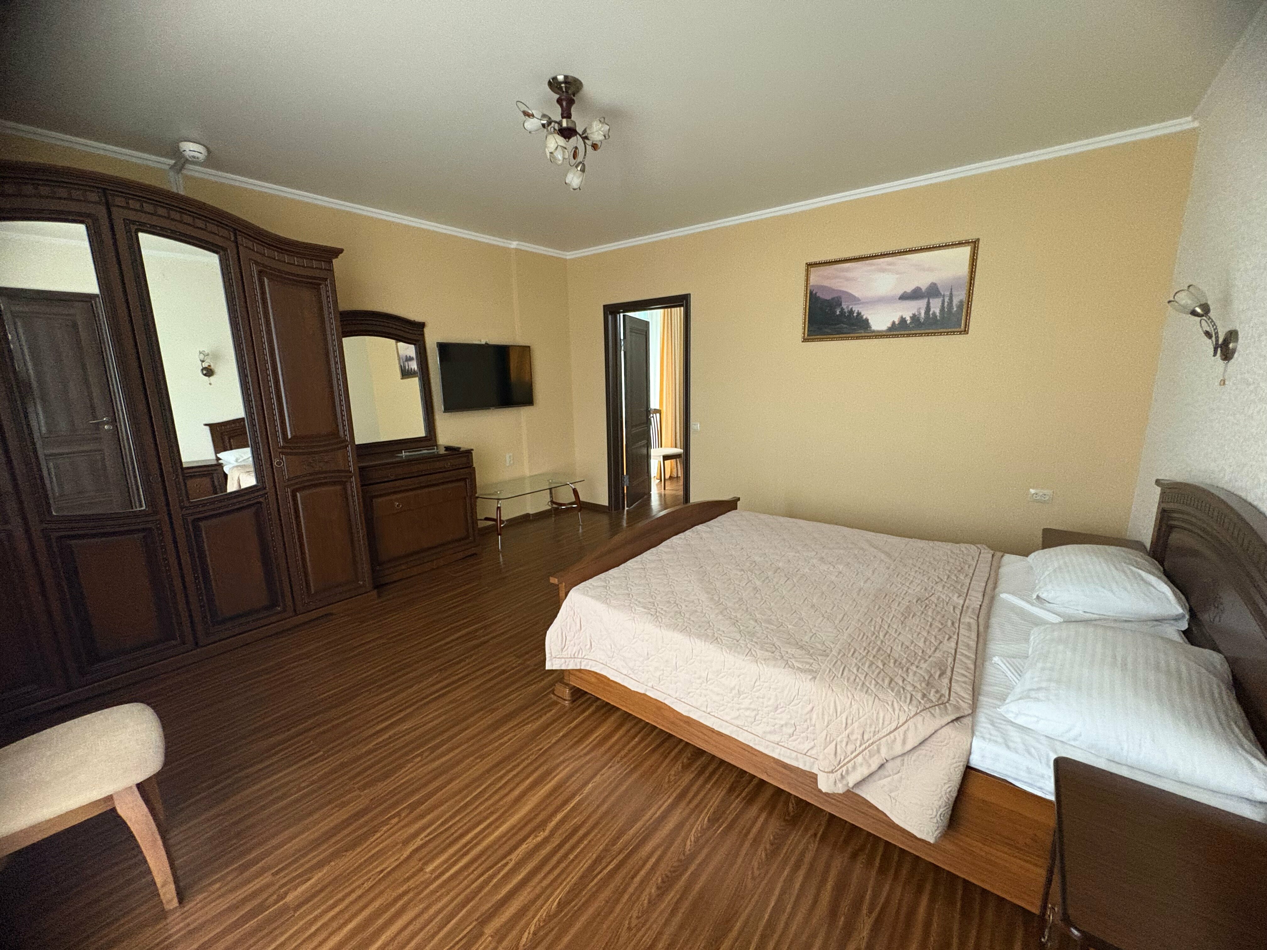 Люкс с видом на бассейн