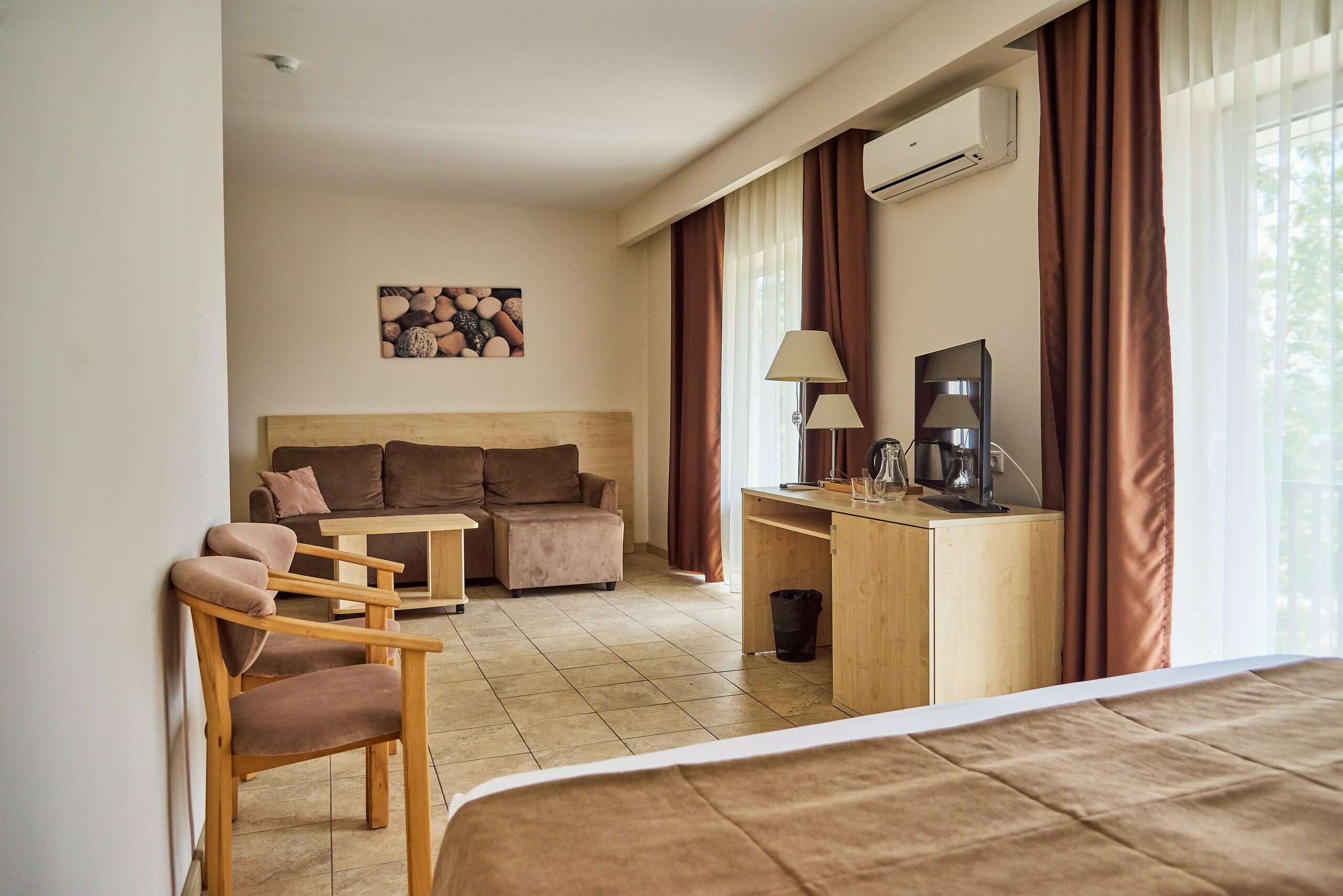 JUNIOR (СТУДИЯ)