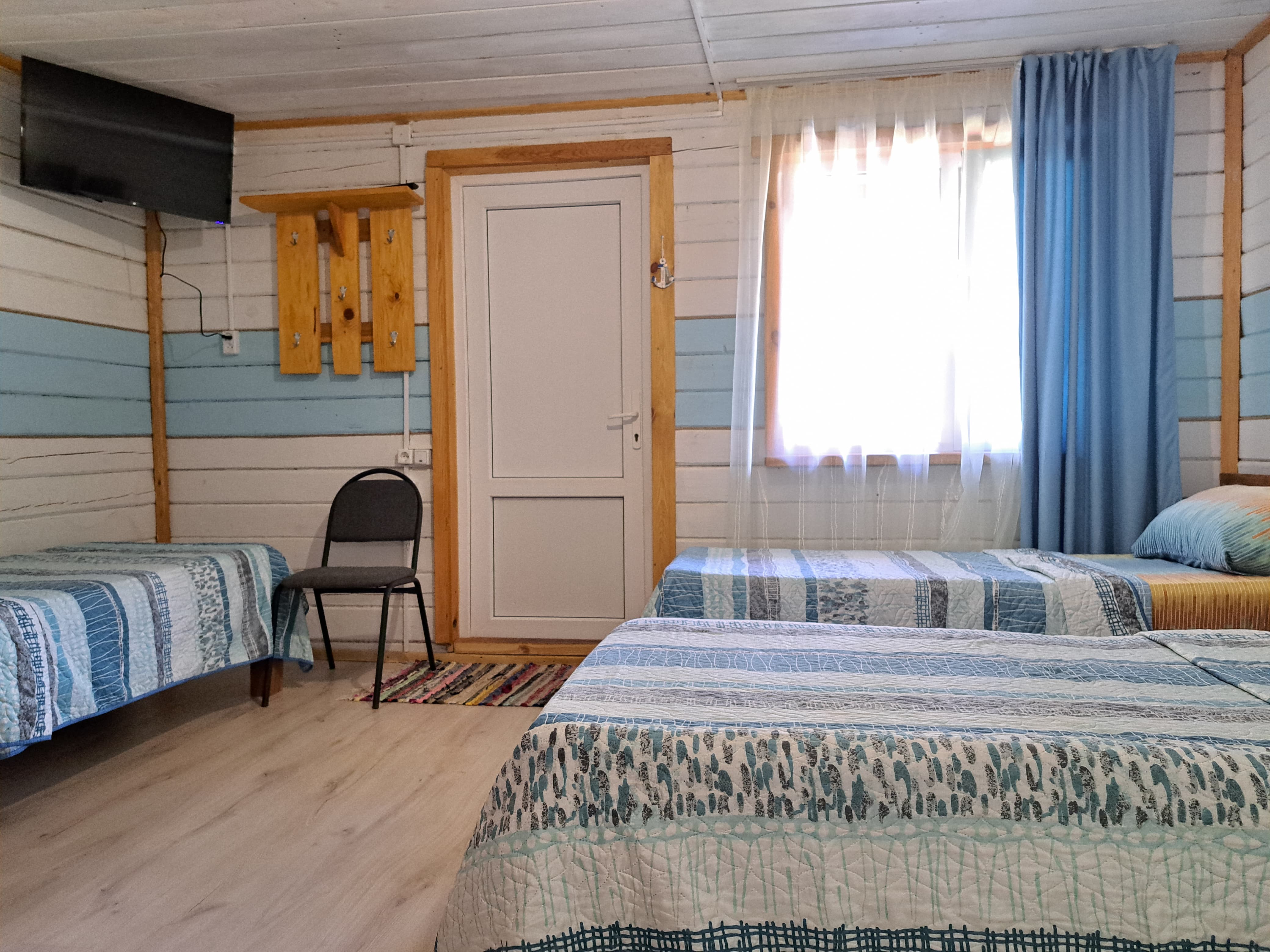 Четырехместный номер с душем