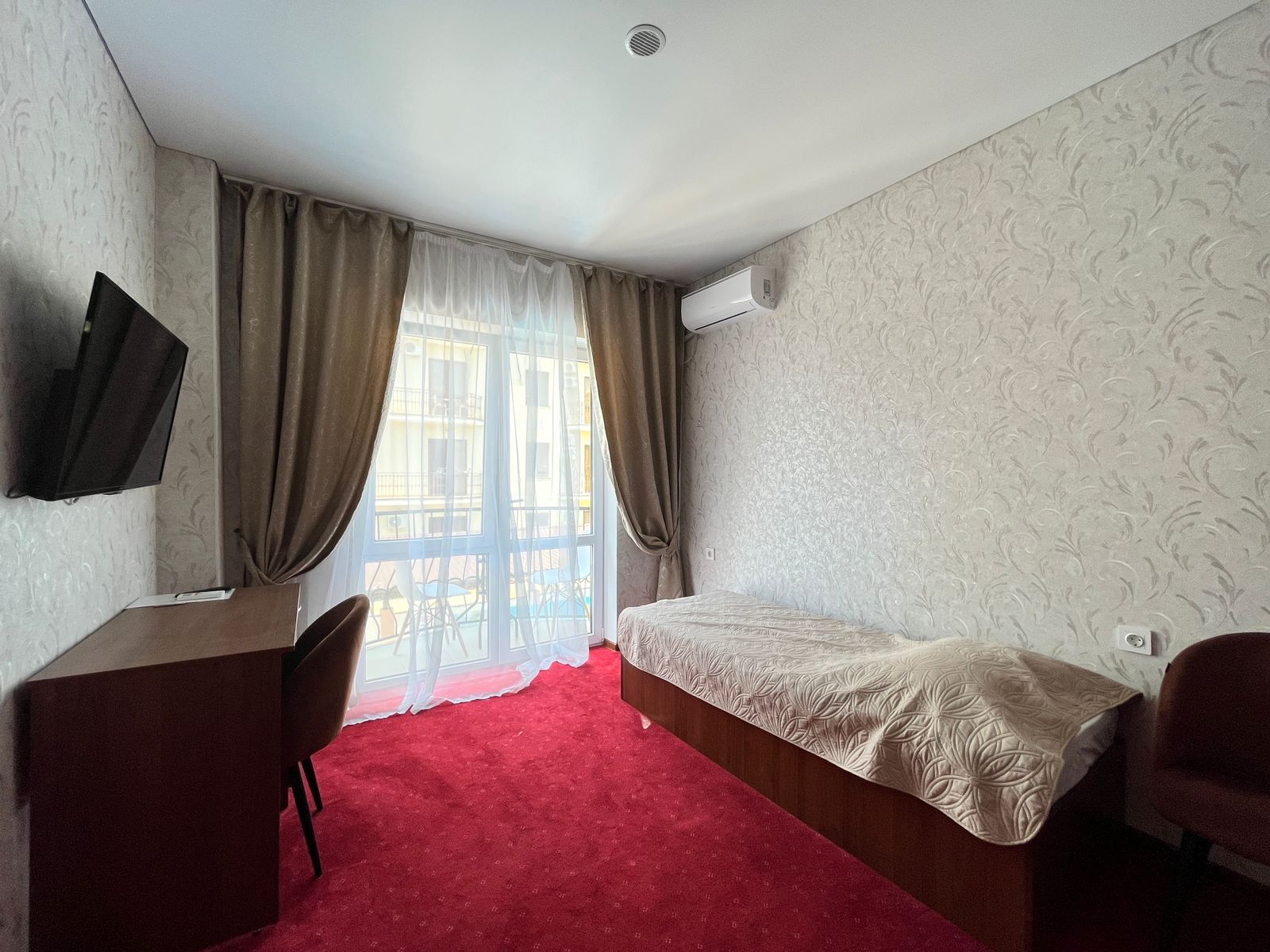 Двухкомнатный с кухней