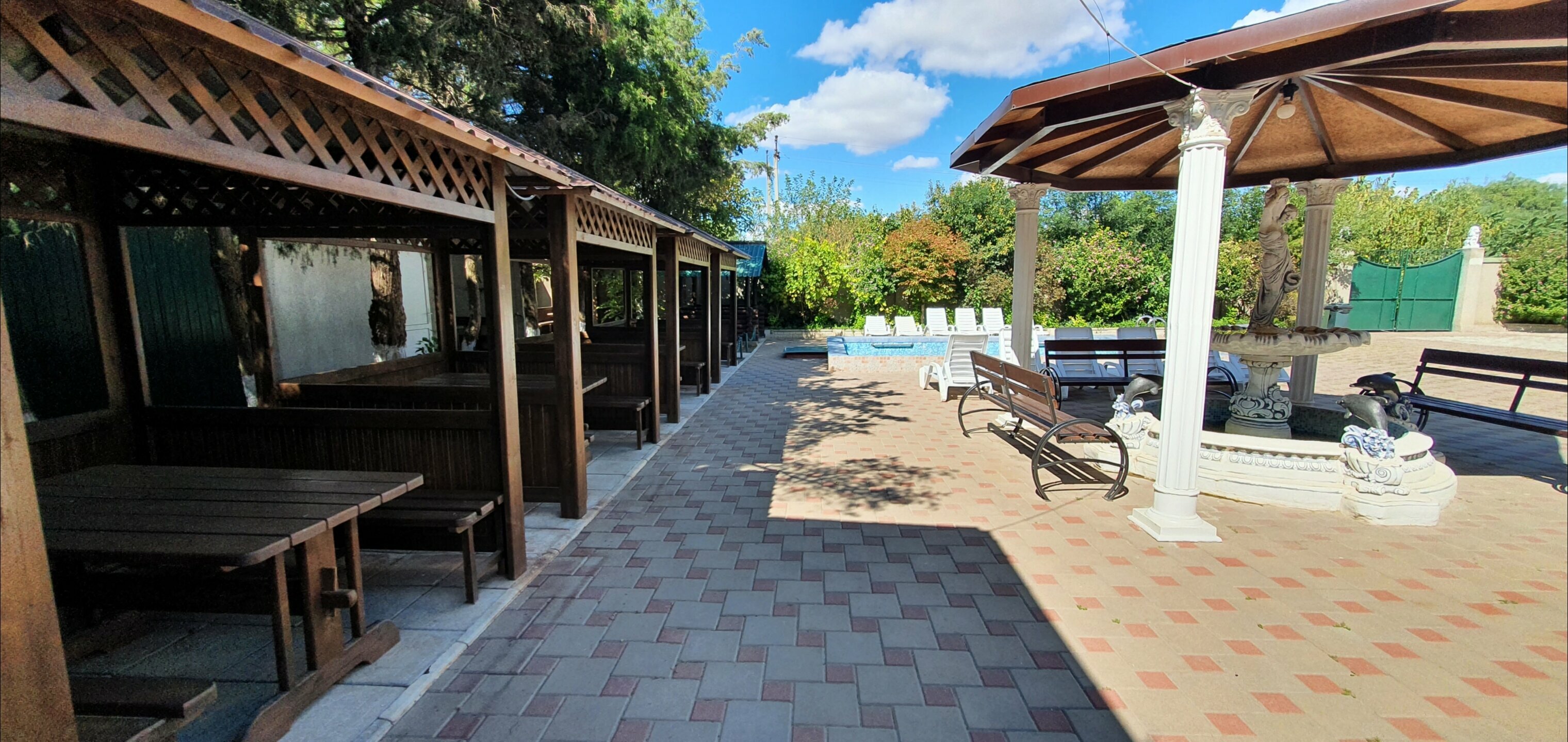 Улучшенный номер с 2 кроватями размера «queen-size»