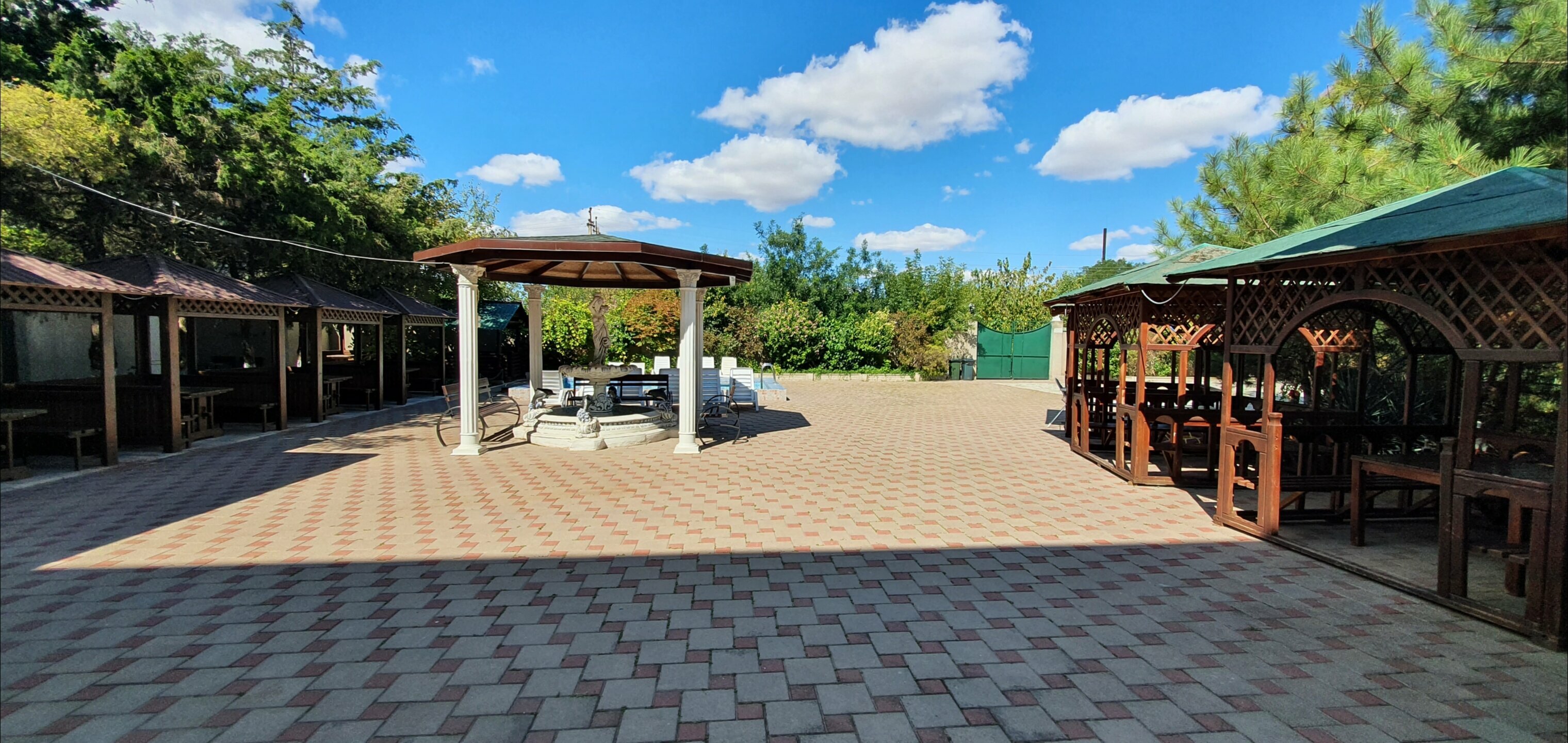 Улучшенный номер с 2 кроватями размера «queen-size»