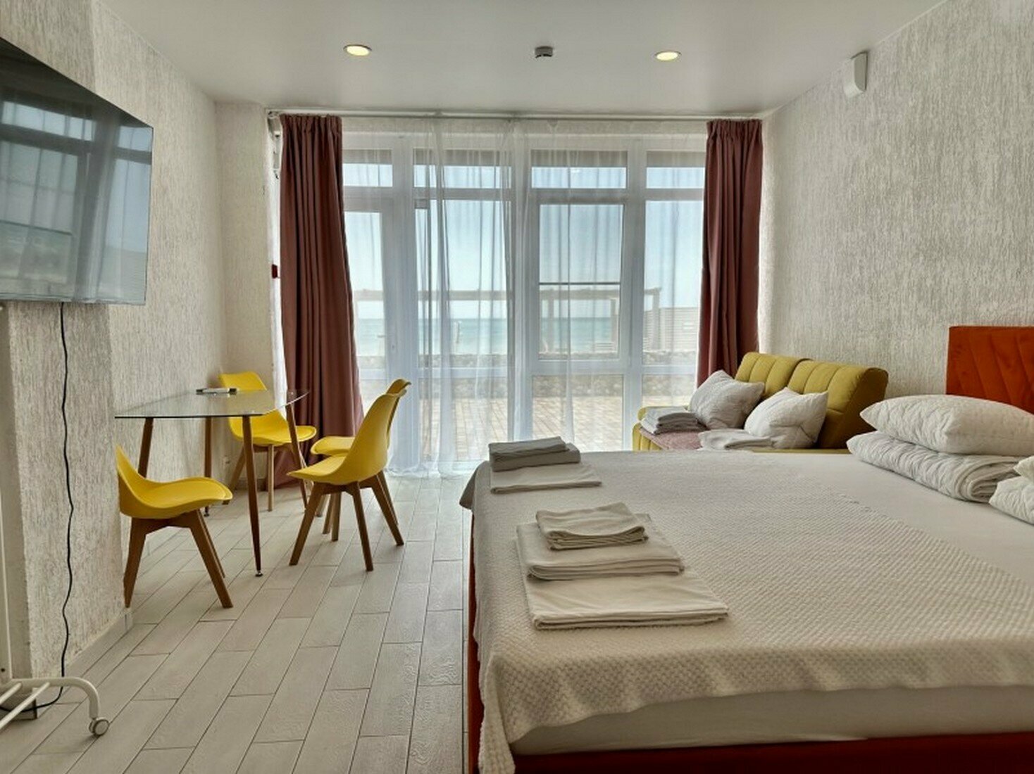 Семейный номер с видом на море