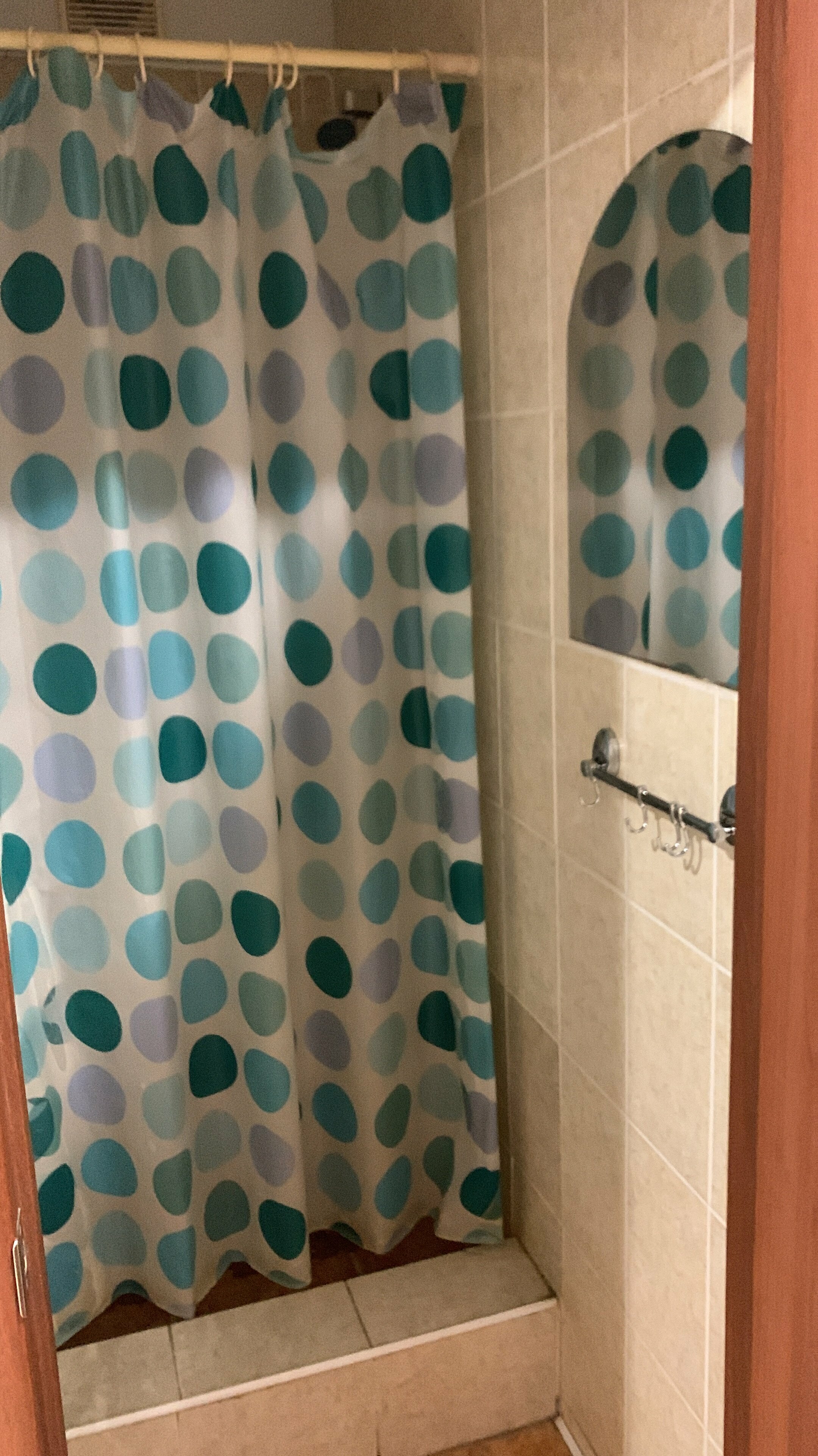 Двухместный номер с 2 отдельными кроватями и общим туалетом