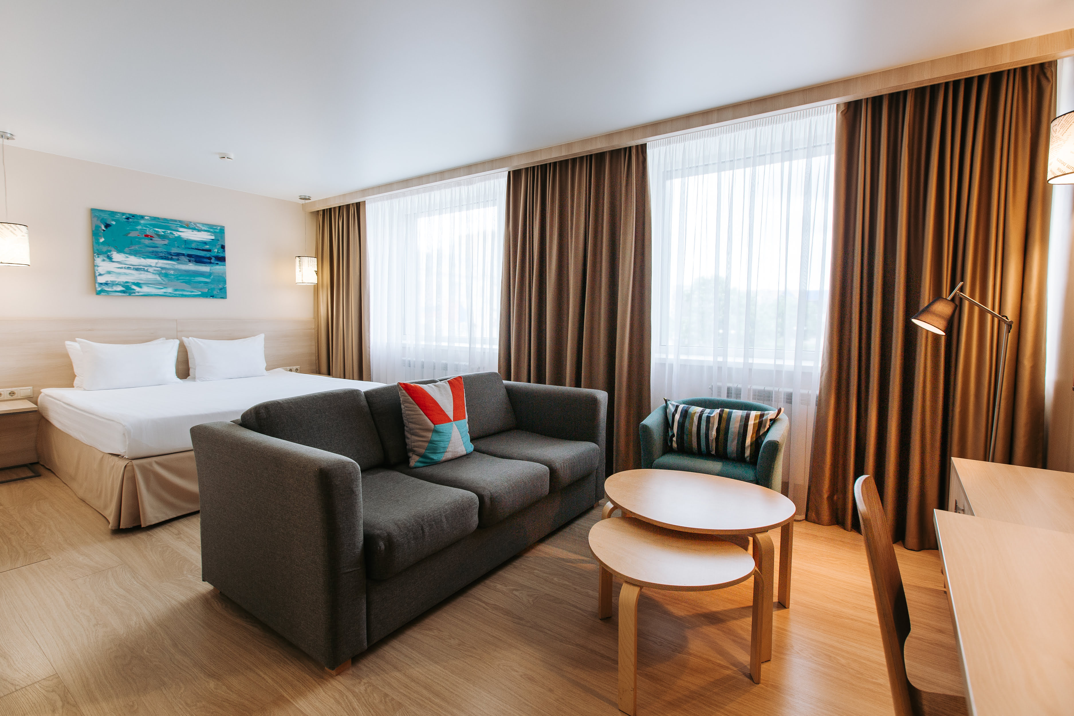 Немер Бизнес с двуспальной кроватью и диваном