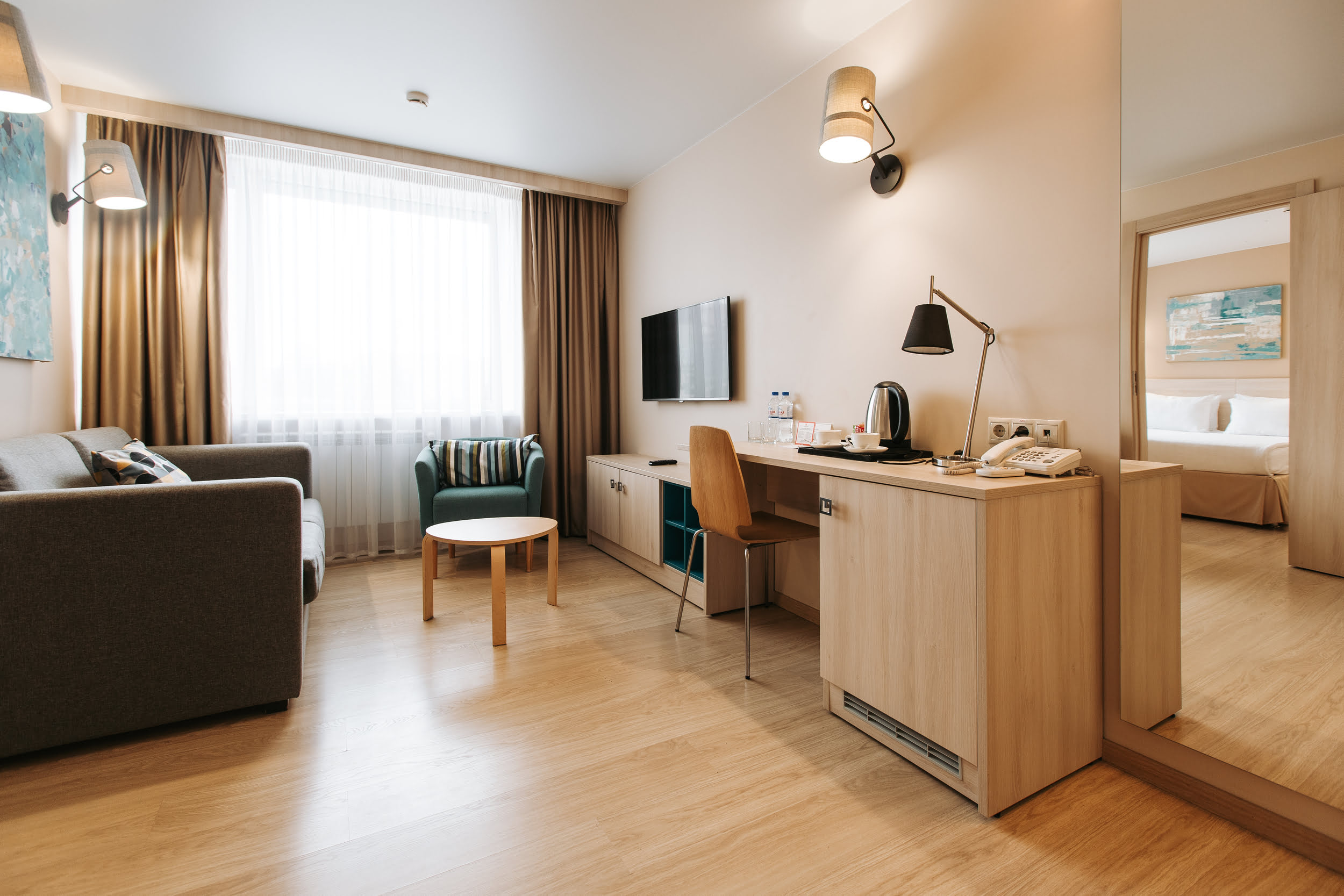 Немер Бизнес с двуспальной кроватью и диваном