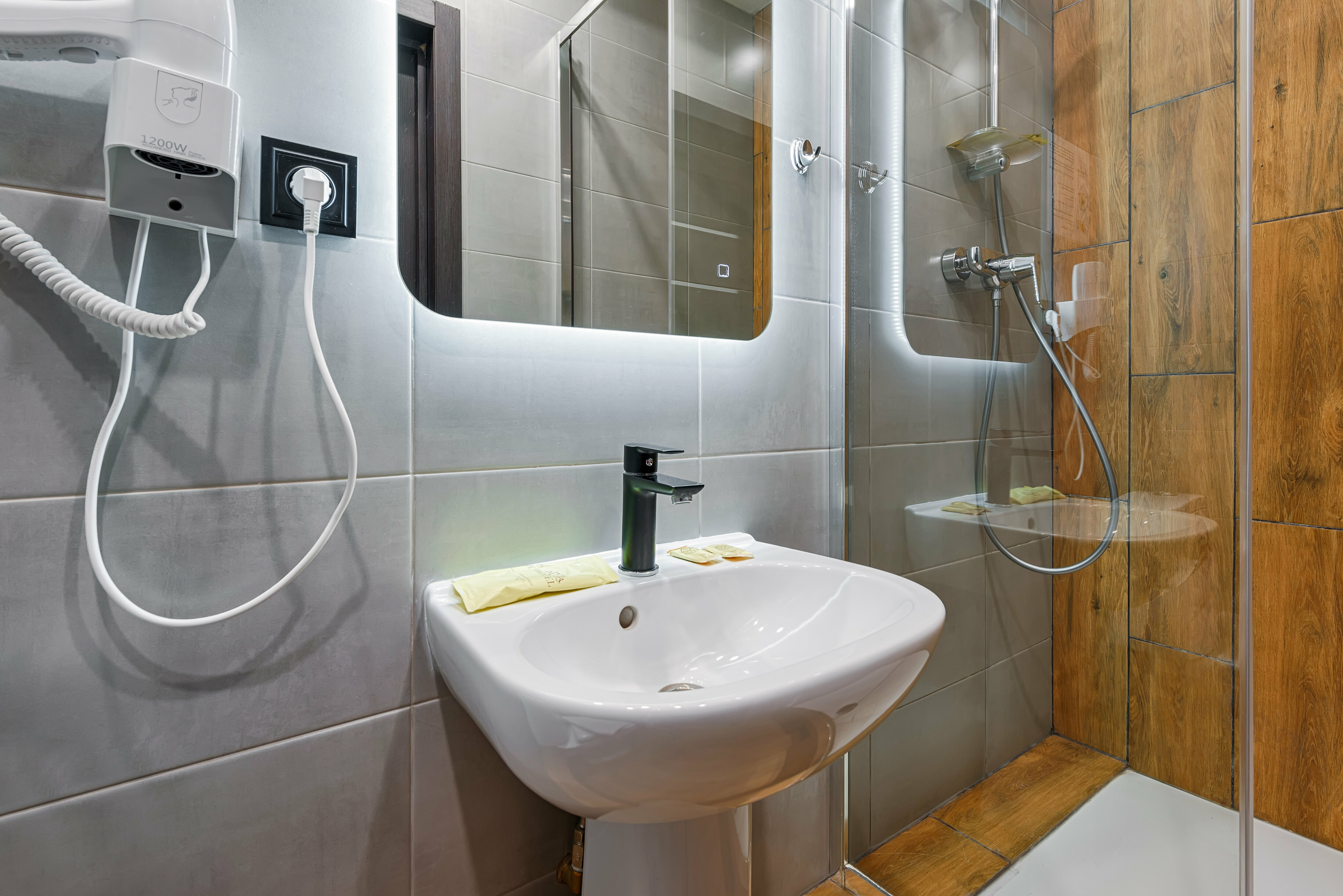 Улучшенный двухместный номер с 1 кроватью