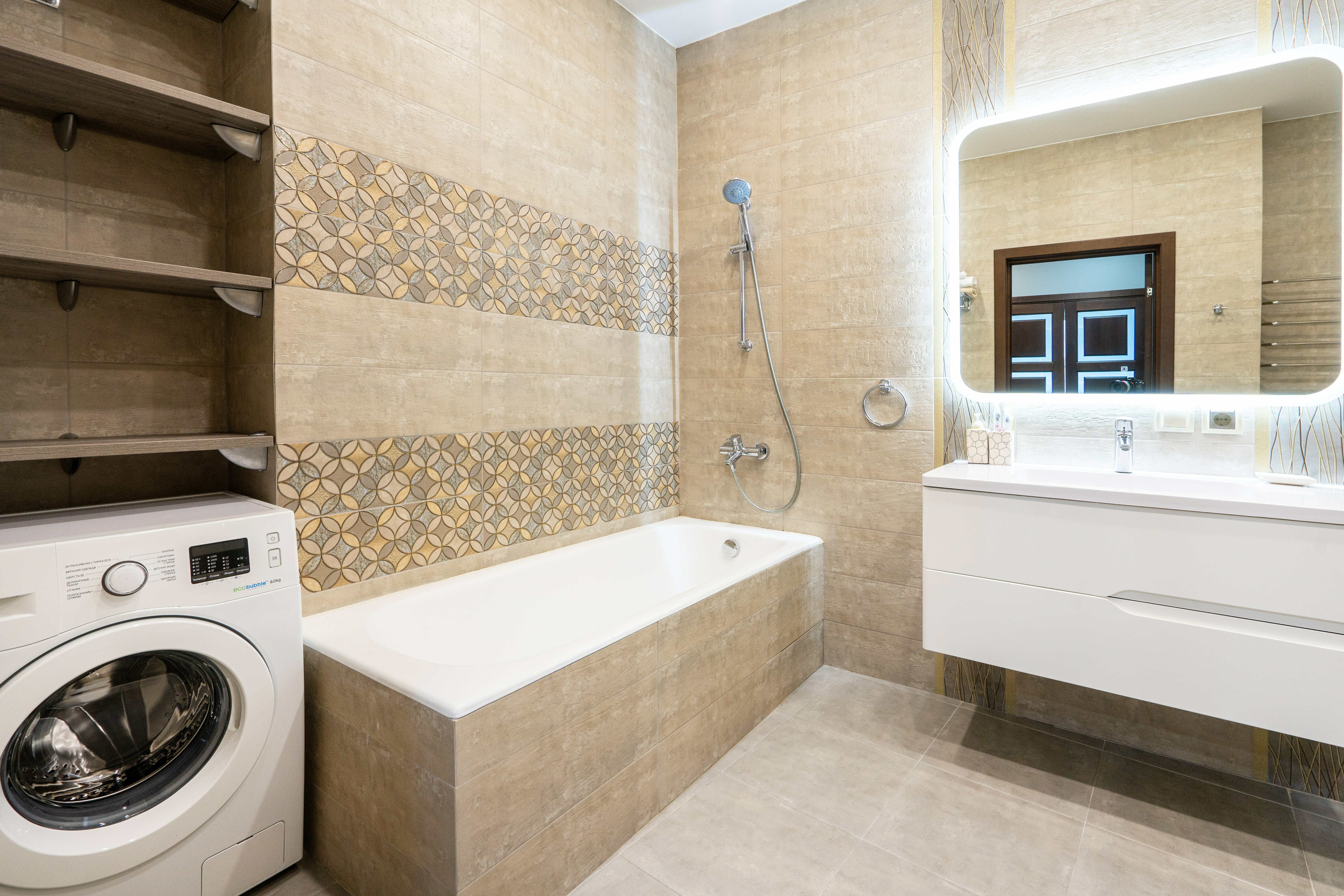 Семейный номер с боковым видом на море