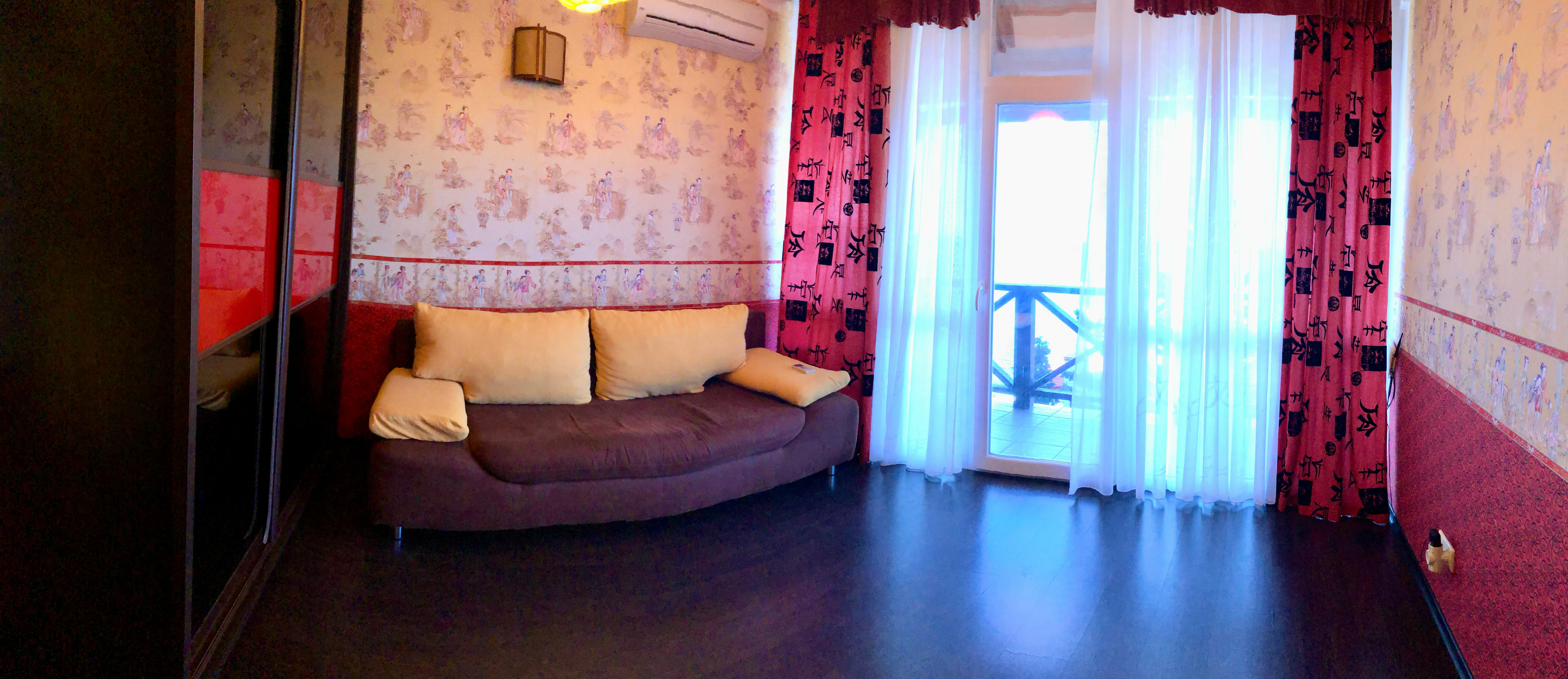 Двухкомнатный номер с балконом и видом на море