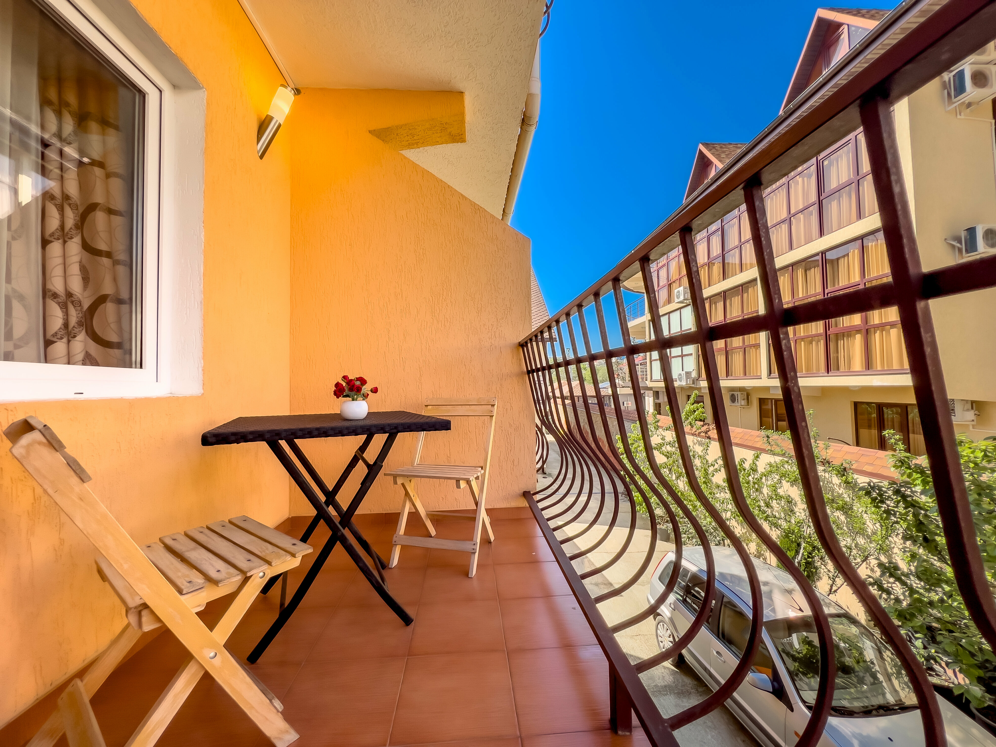 Трехместный номер с балконом