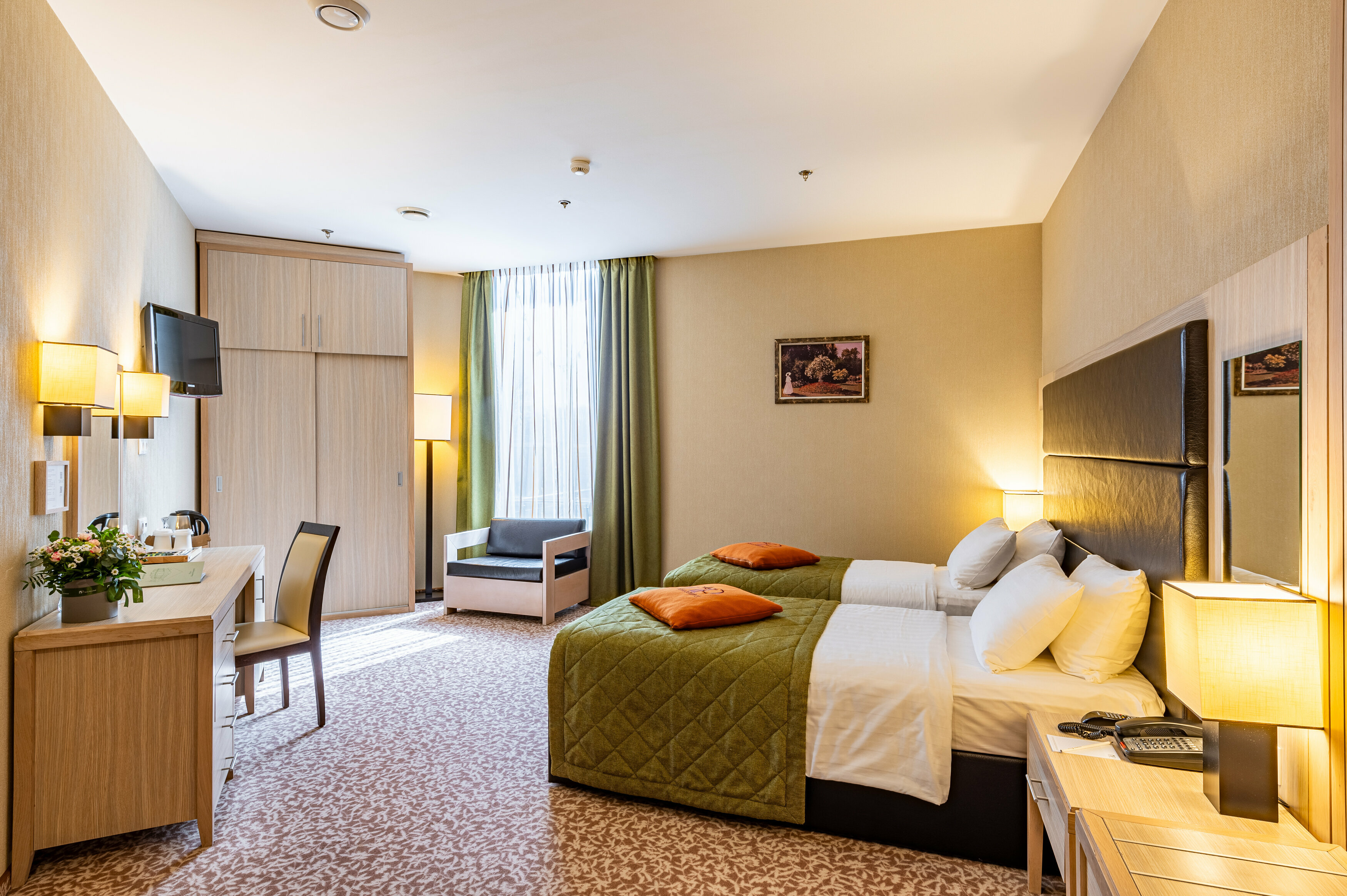 Улучшенный видовой с раздельными кроватями