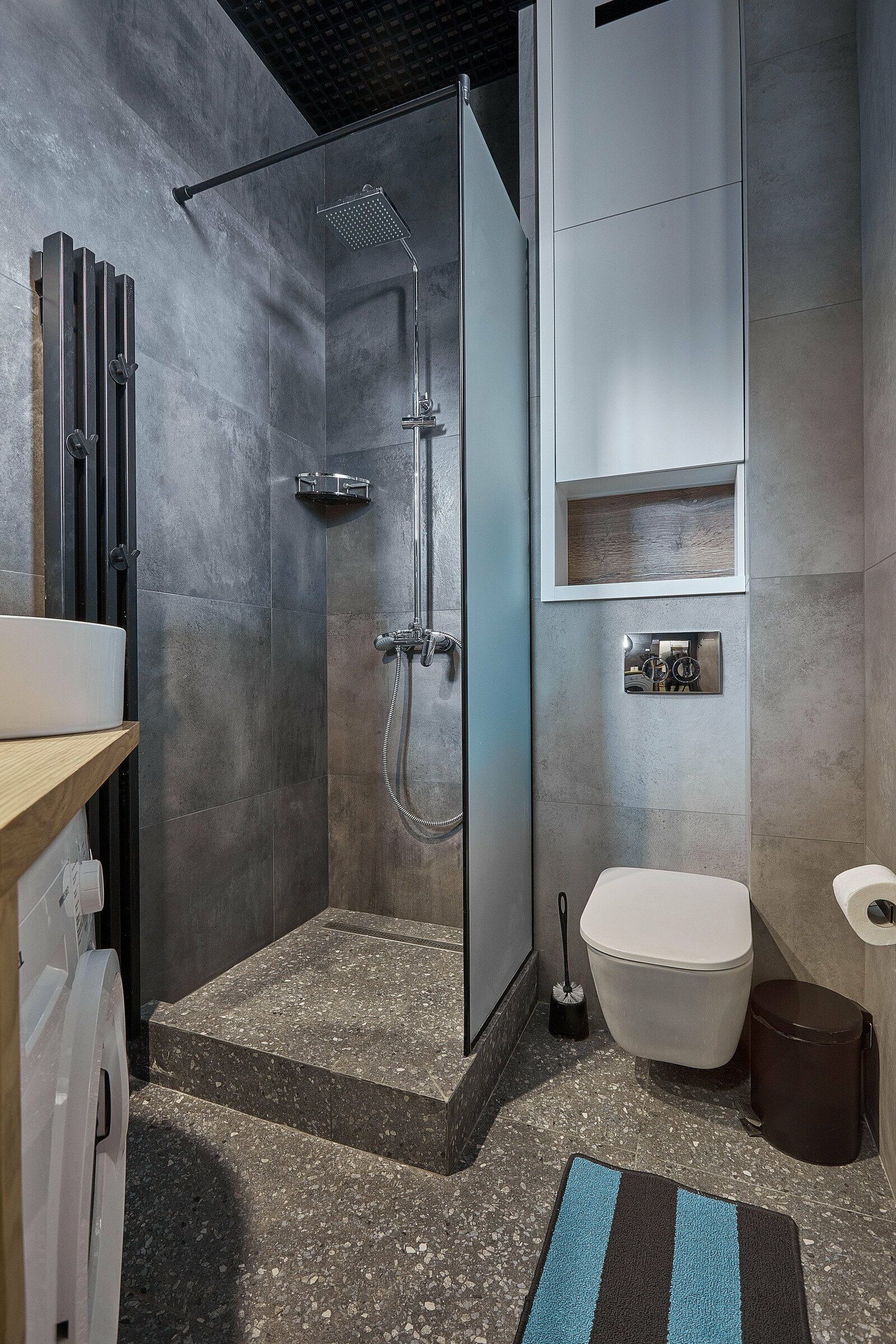 Двухкомнатный номер на первом этаже ( кухня общая)