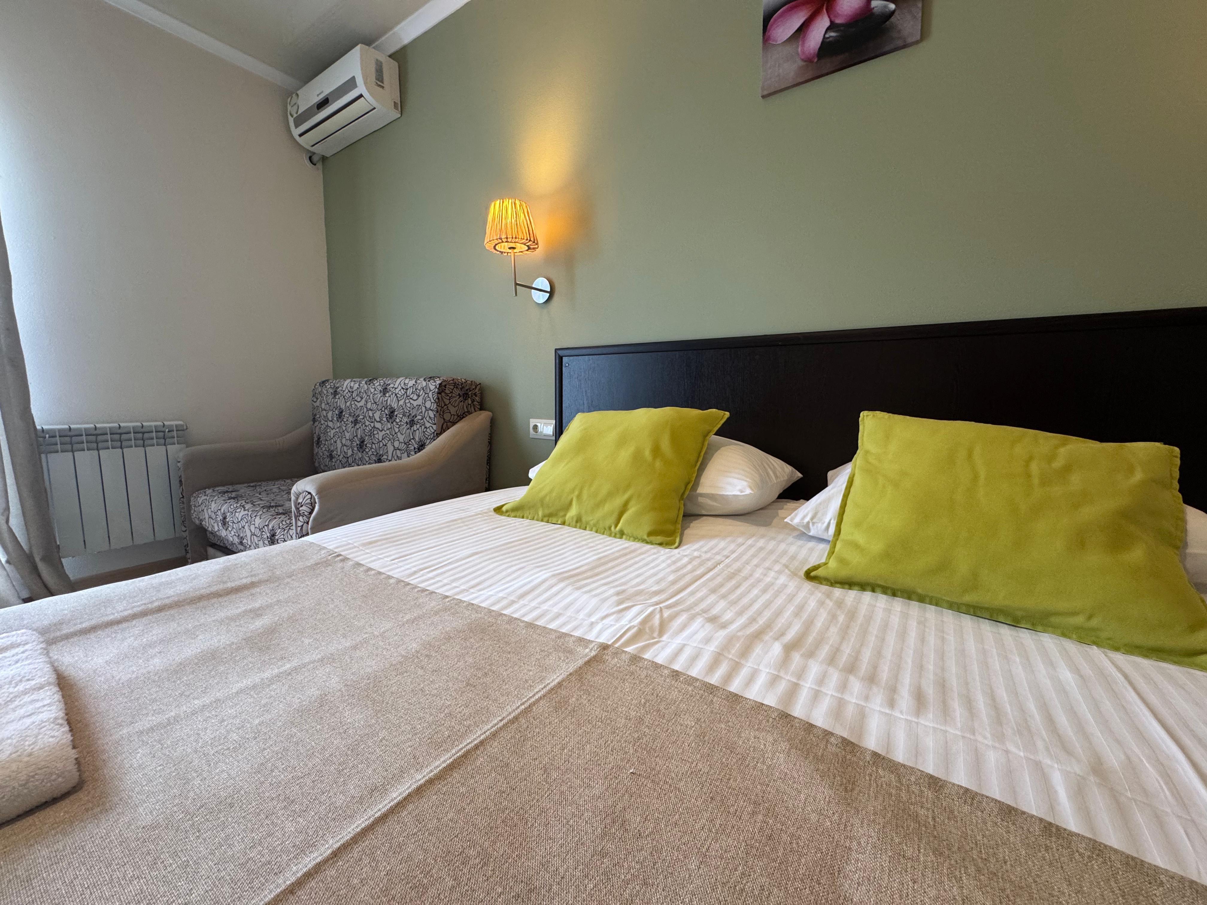 Трёхместный с индивидуальным балконом