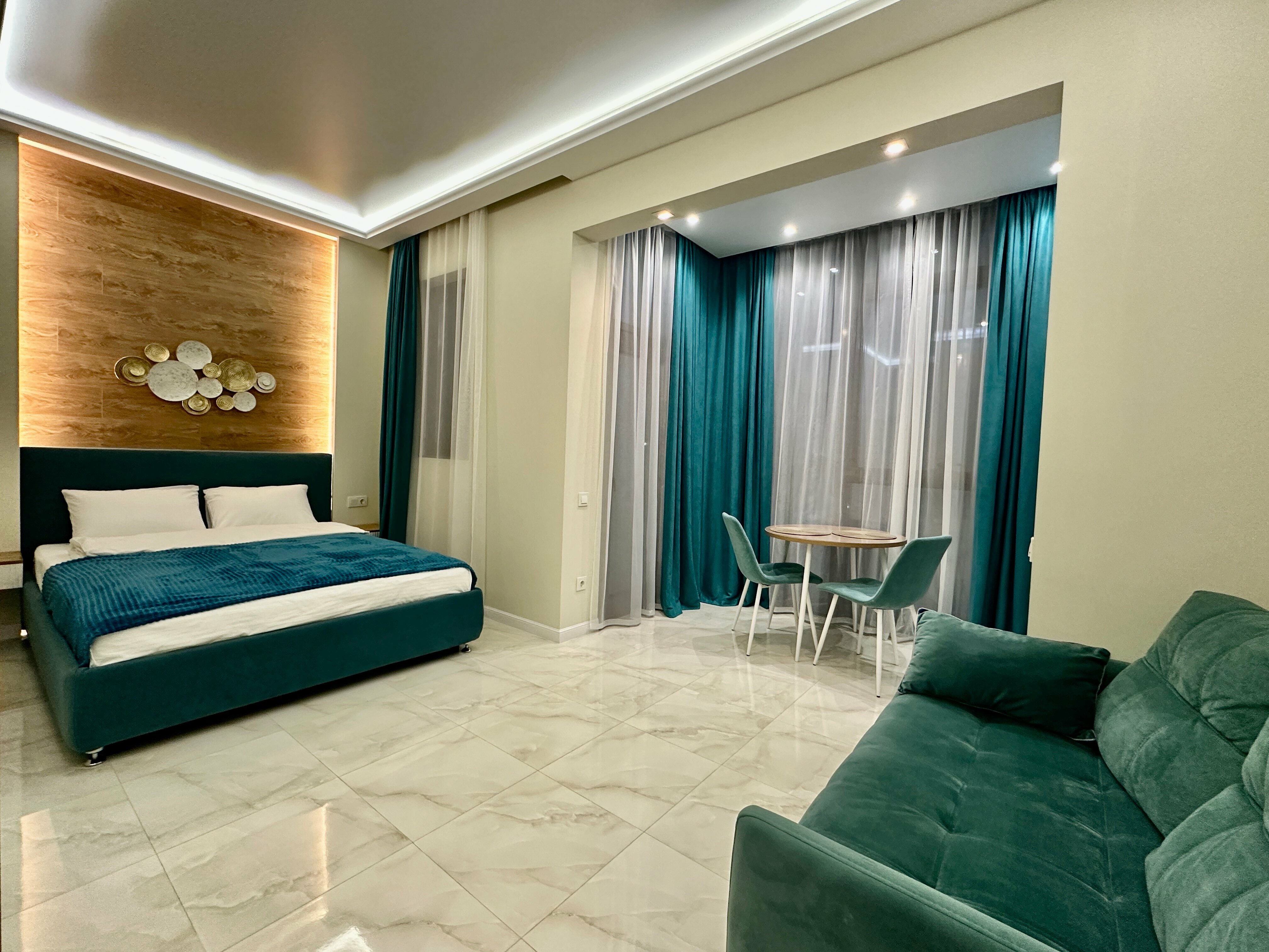 Апартаменты с видом на город и горы