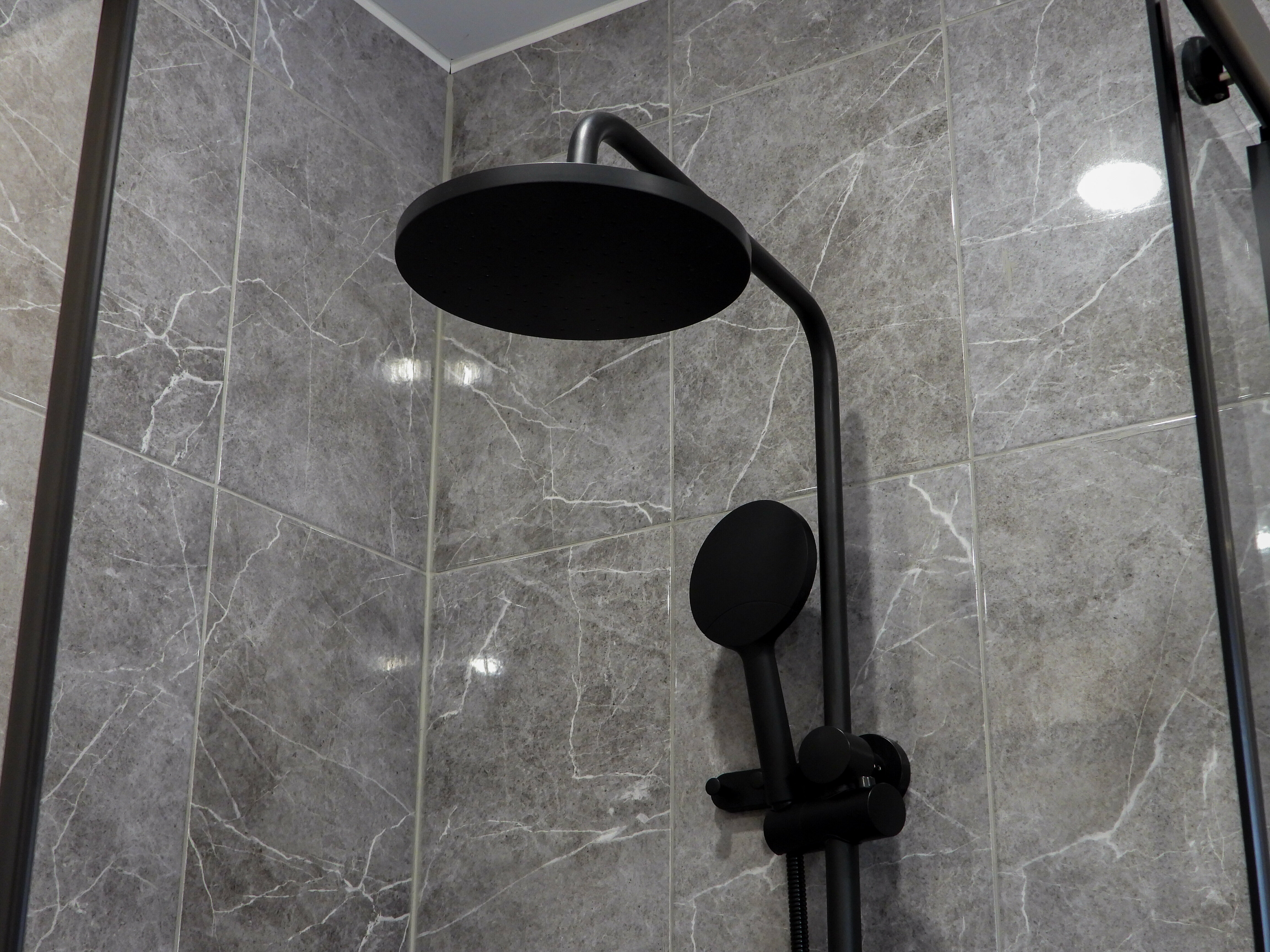 Домик у пруда