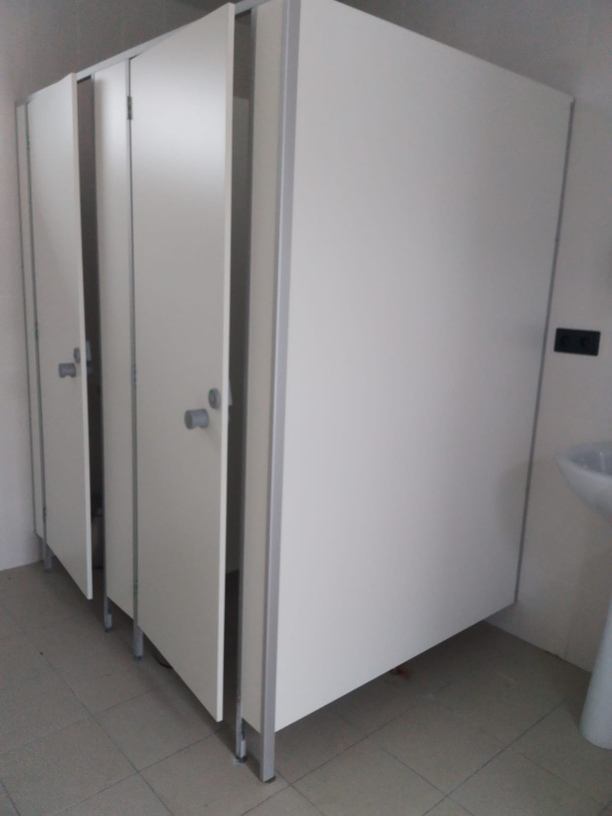 Кровать в общем номере с 6 кроватями с общей ванной