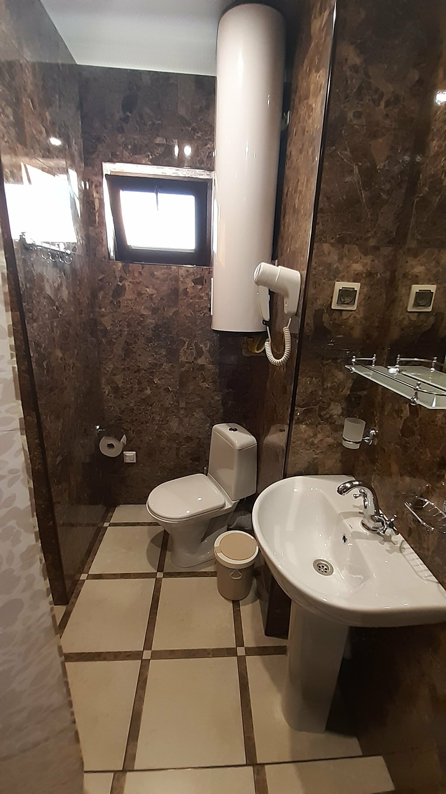 Трехместный номер с видом на горы