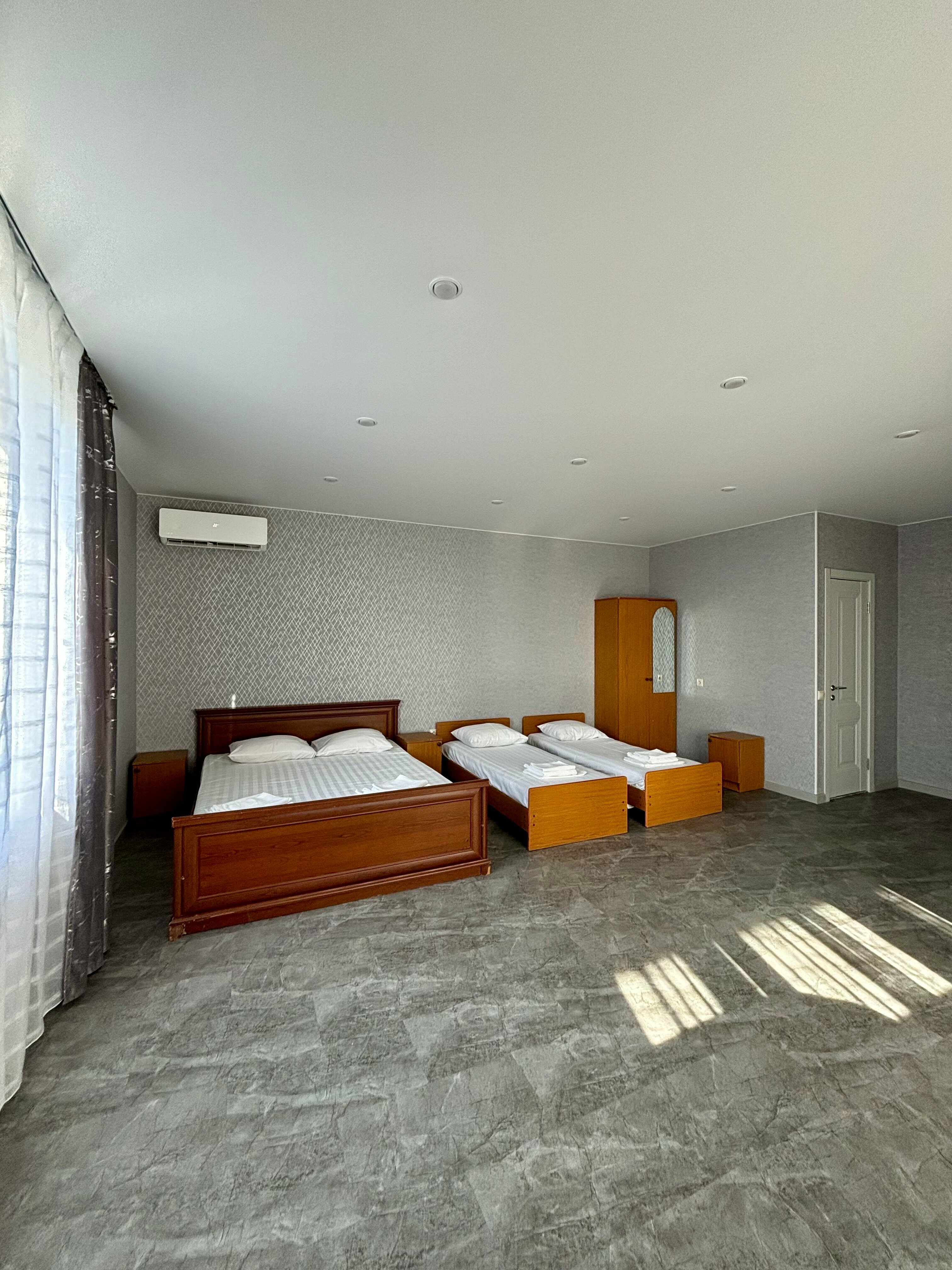 Cемейный номер с собственной ванной комнатой