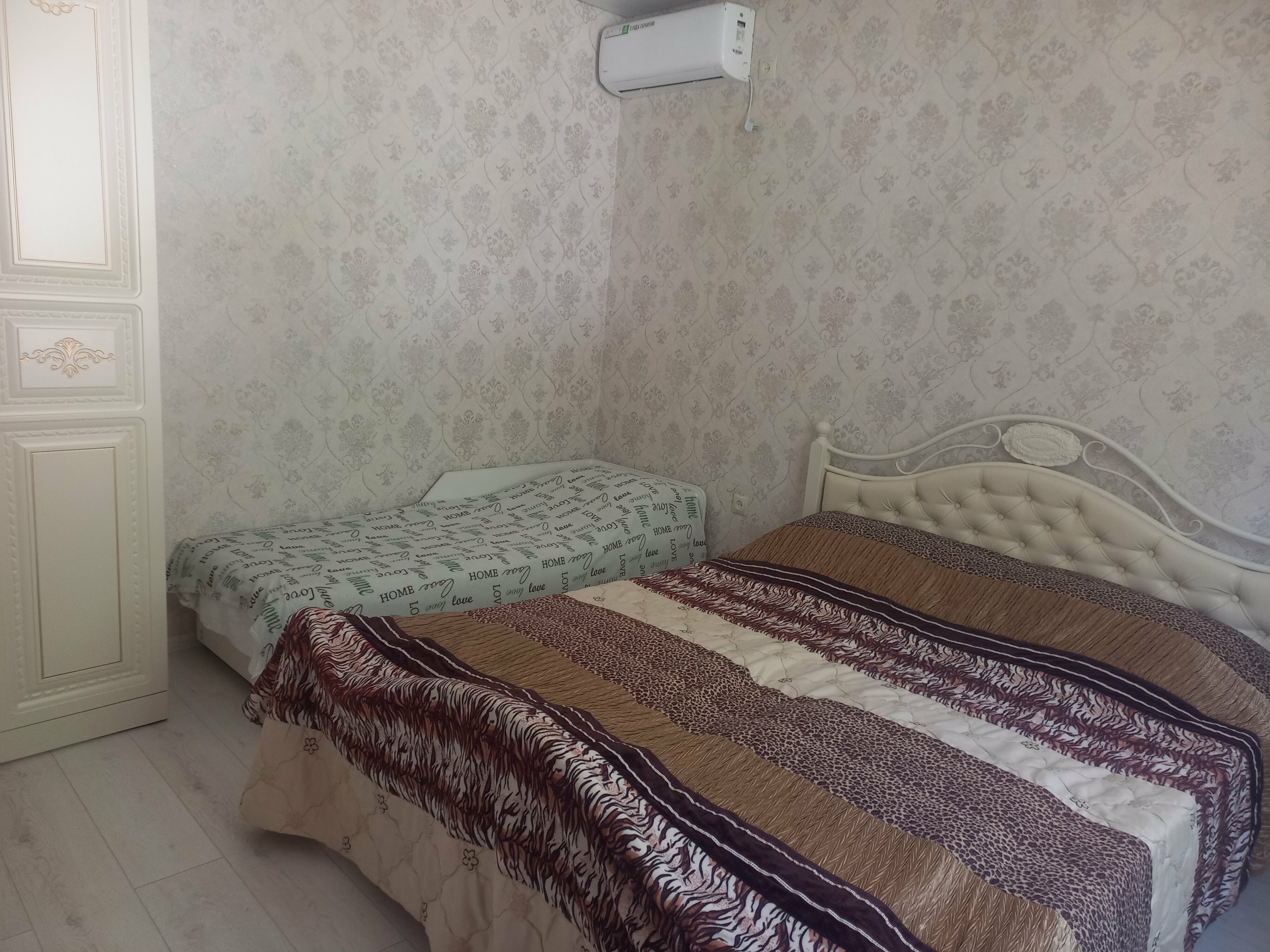 Трехместный номер «Комфорт» с душем