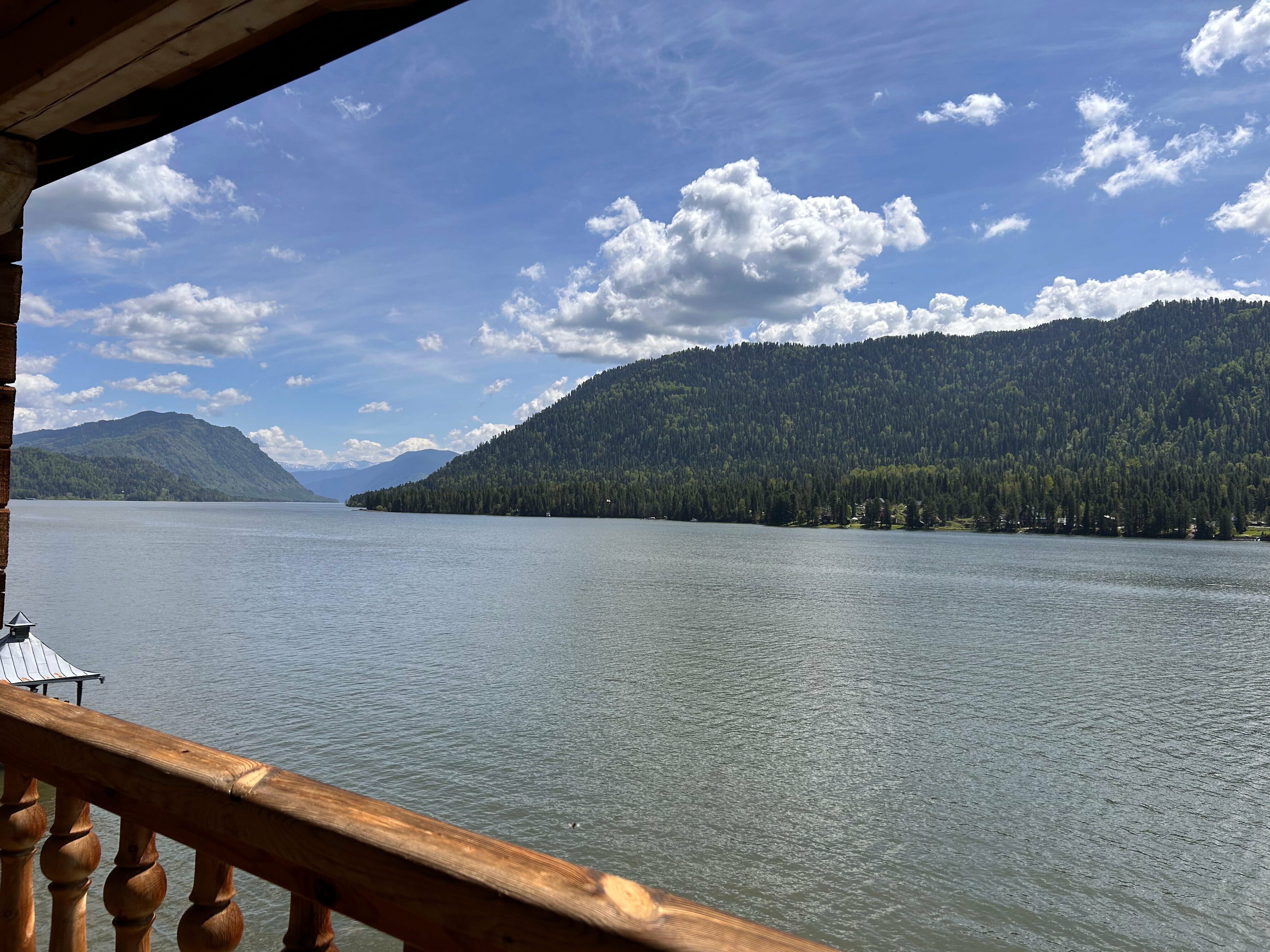 Двухместный номер с балконом и видом на озеро