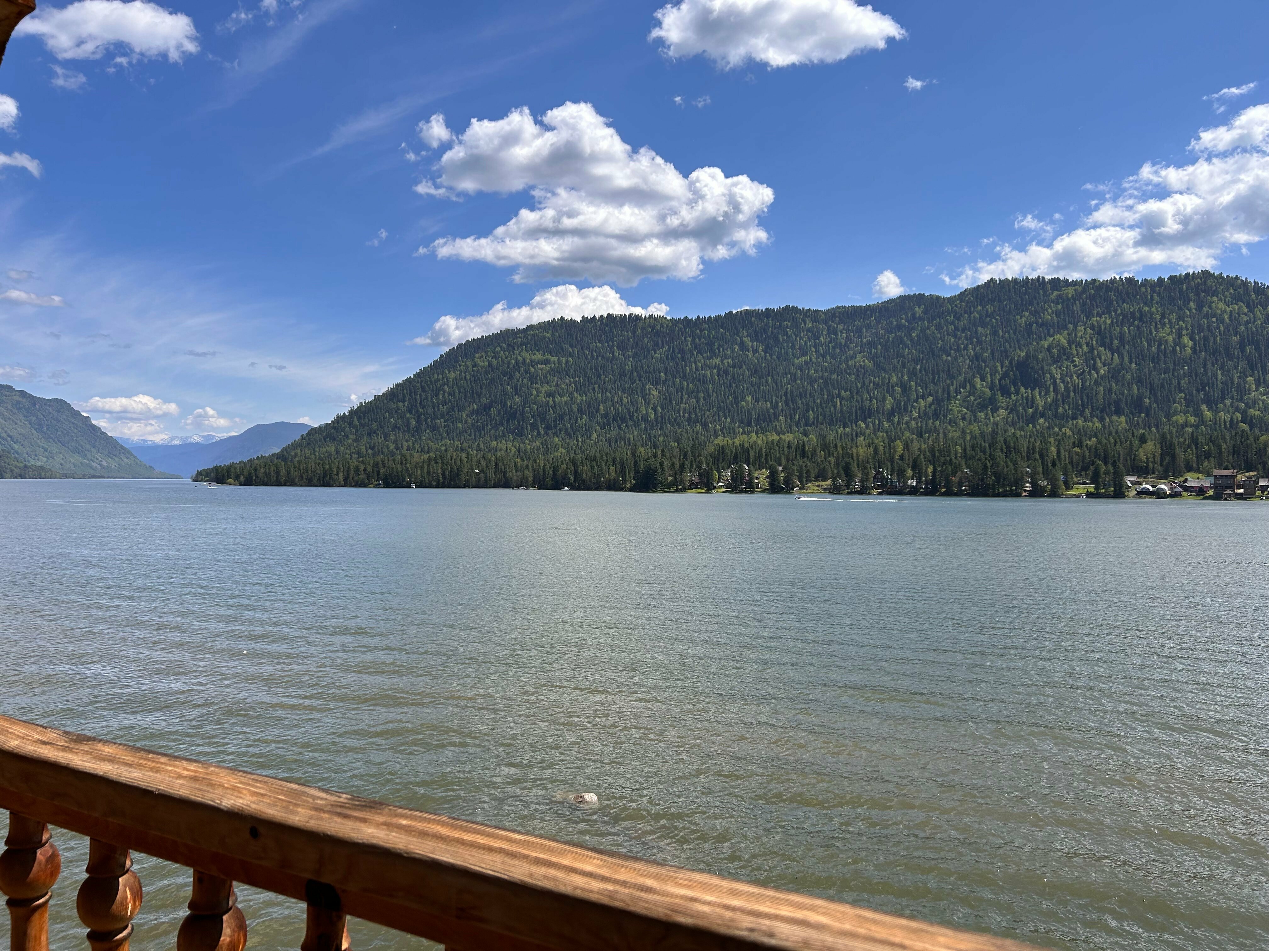 Двухместный номер с балконом и видом на озеро