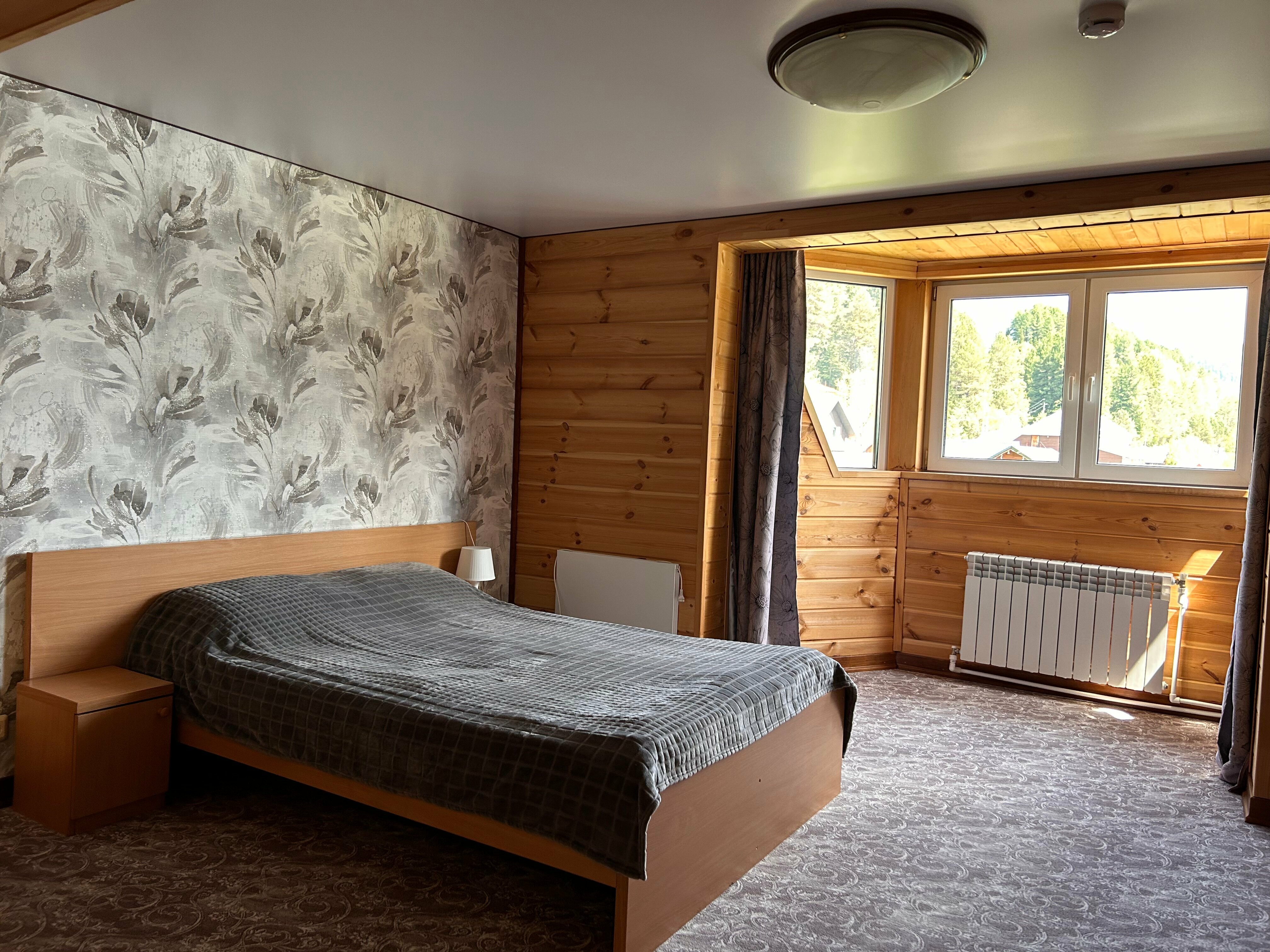 Трехместный номер с видом на озеро