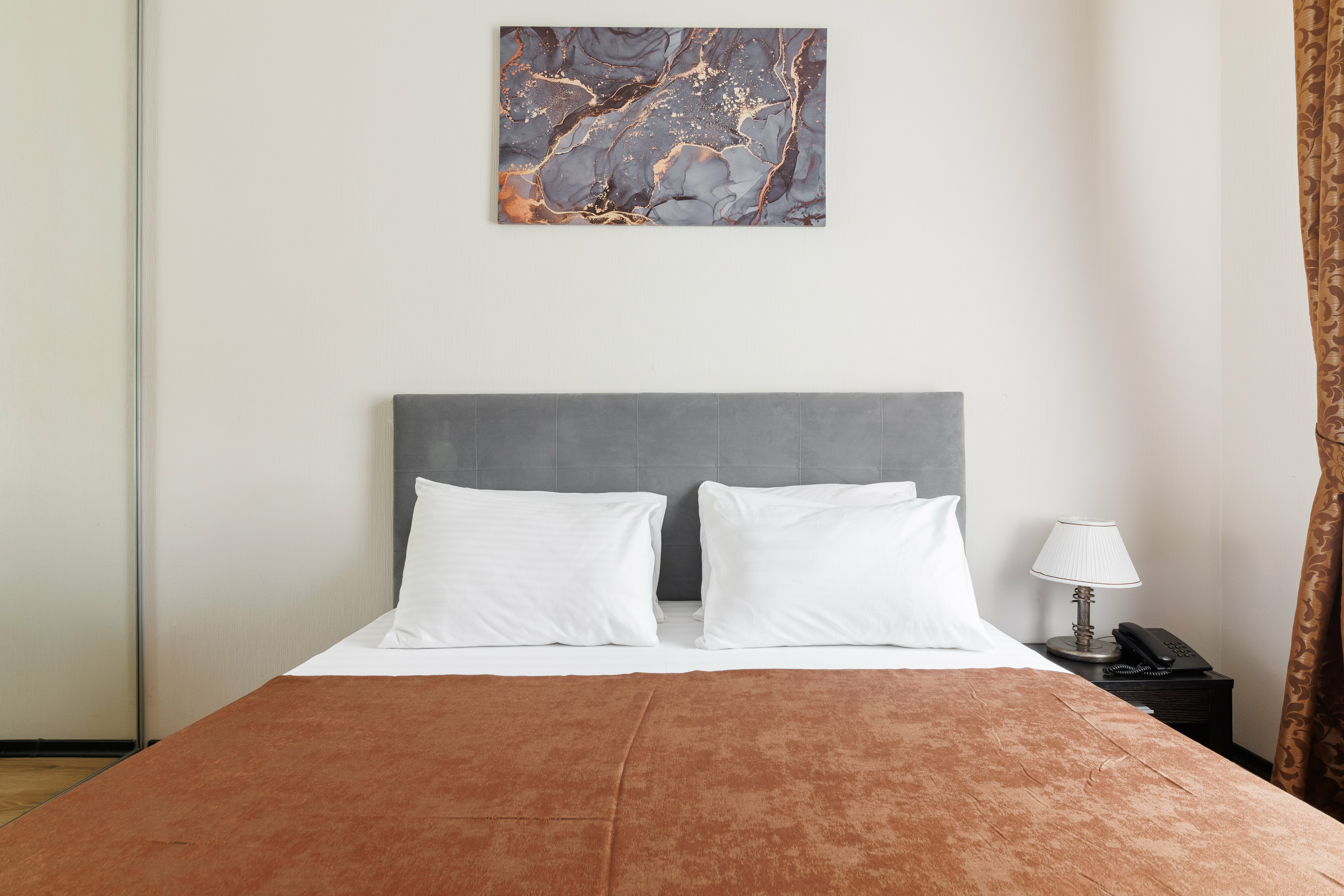 Меблированная комната с видом на ул. Гороховую